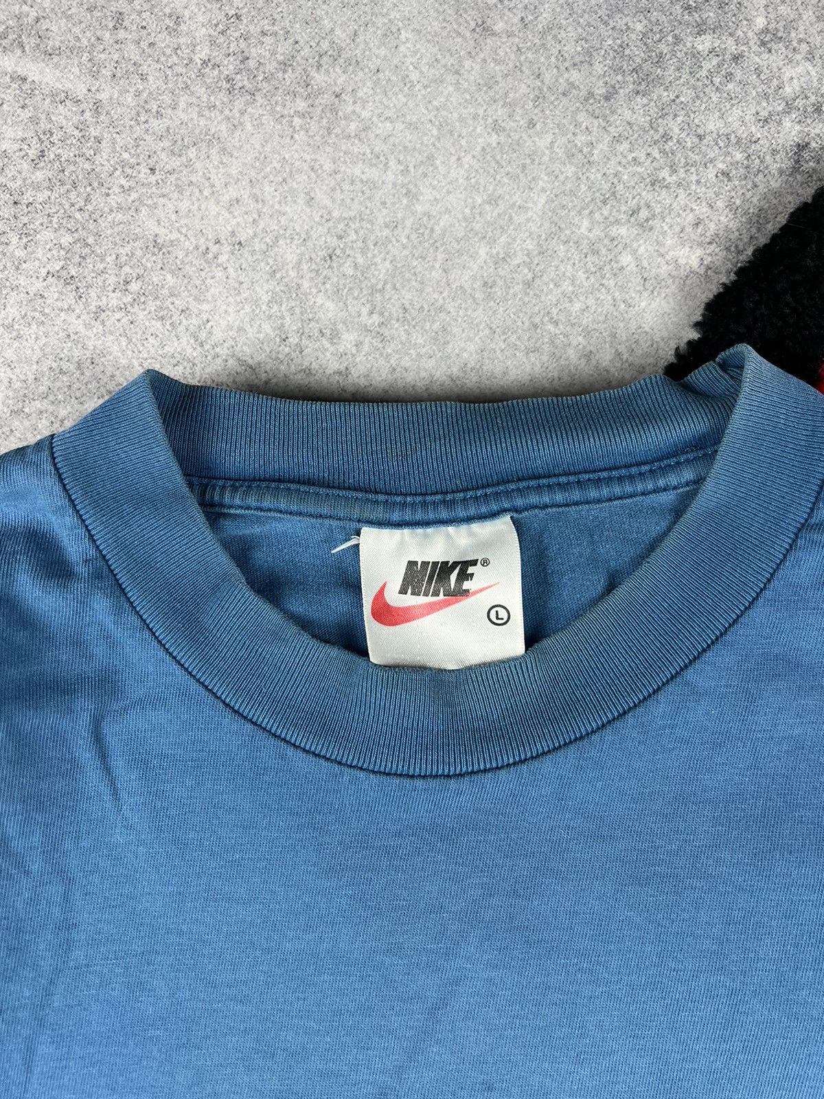 Vintage Vintage Nike 90s Big Logo Swoosh Faded Trashed Y2K Tee Shirt Size US L / EU 52-54 / 3 - 7 Thumbnail