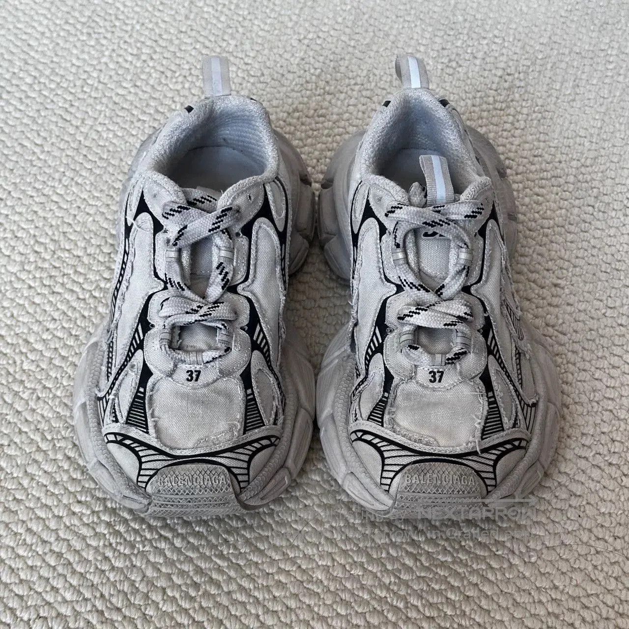 Balenciaga balenciaga 3xl dad sneakers in beige. Size US 6 / IT 36 - 2 Thumbnail