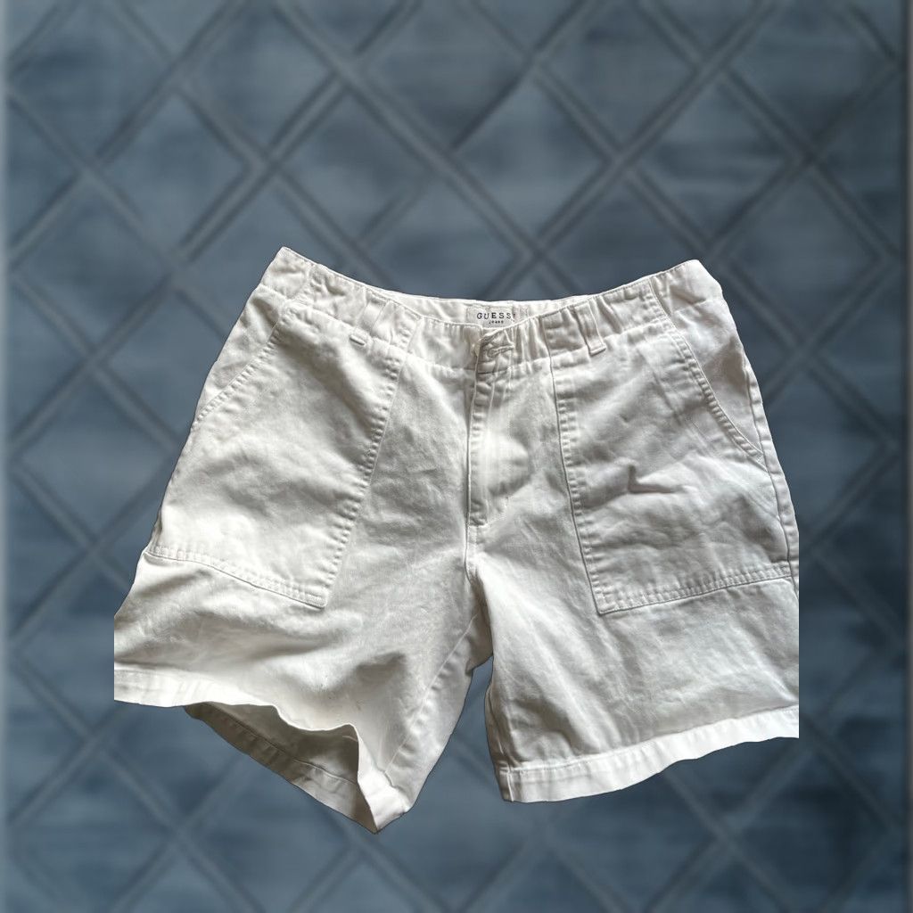 Guess VINTAGE Guess White Bermuda Short Women's Size 30 Stretch Front & Rear Pockets Bermuda Weekender White Womens 30 Size 30" / US 8 / IT 44 - 1 Thumbnail