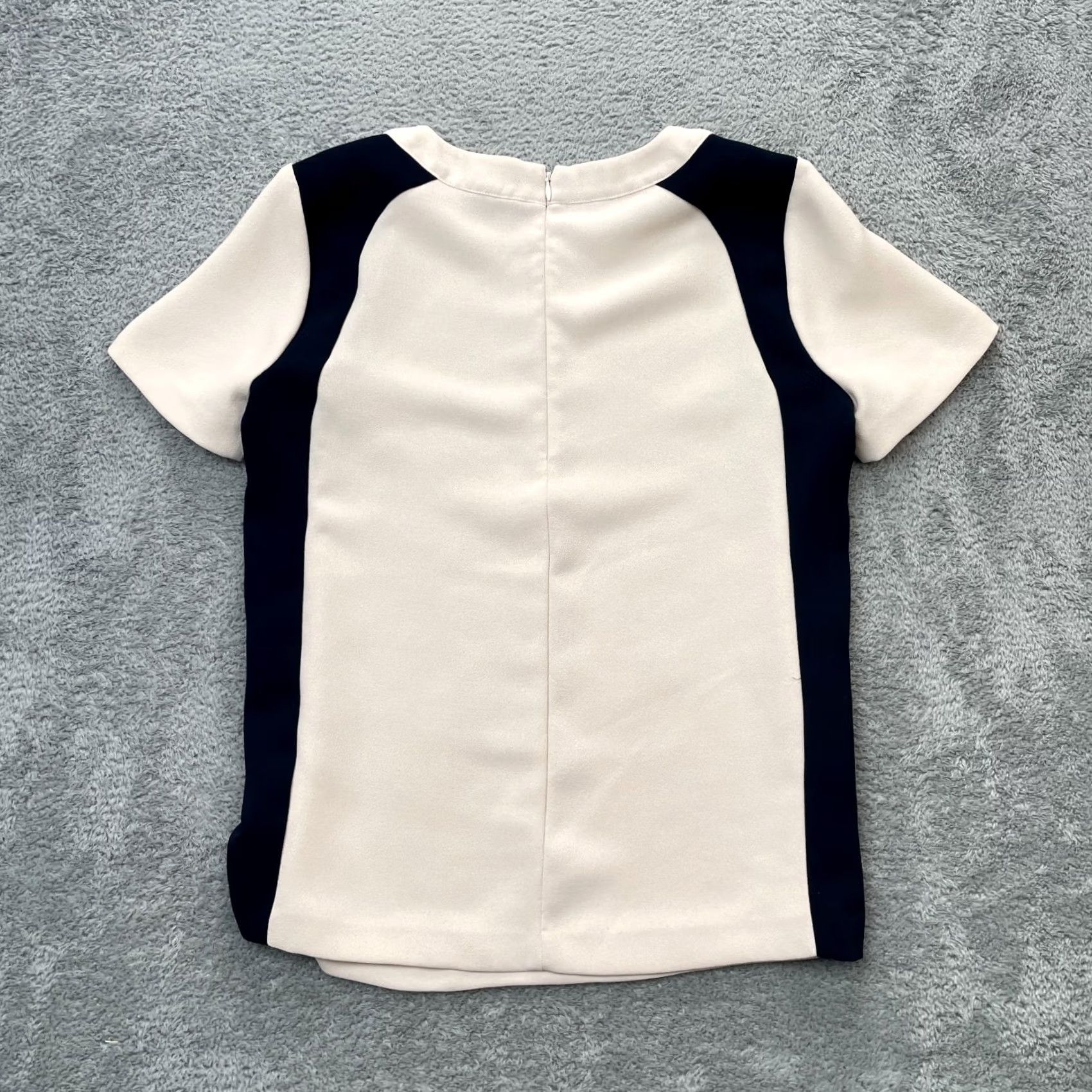J.Crew J Crew Womens Top Beige Blouse Round Neck Colorblock Size 6 Crepe Back Zip Size M / US 6-8 / IT 42-44 - 2 Thumbnail