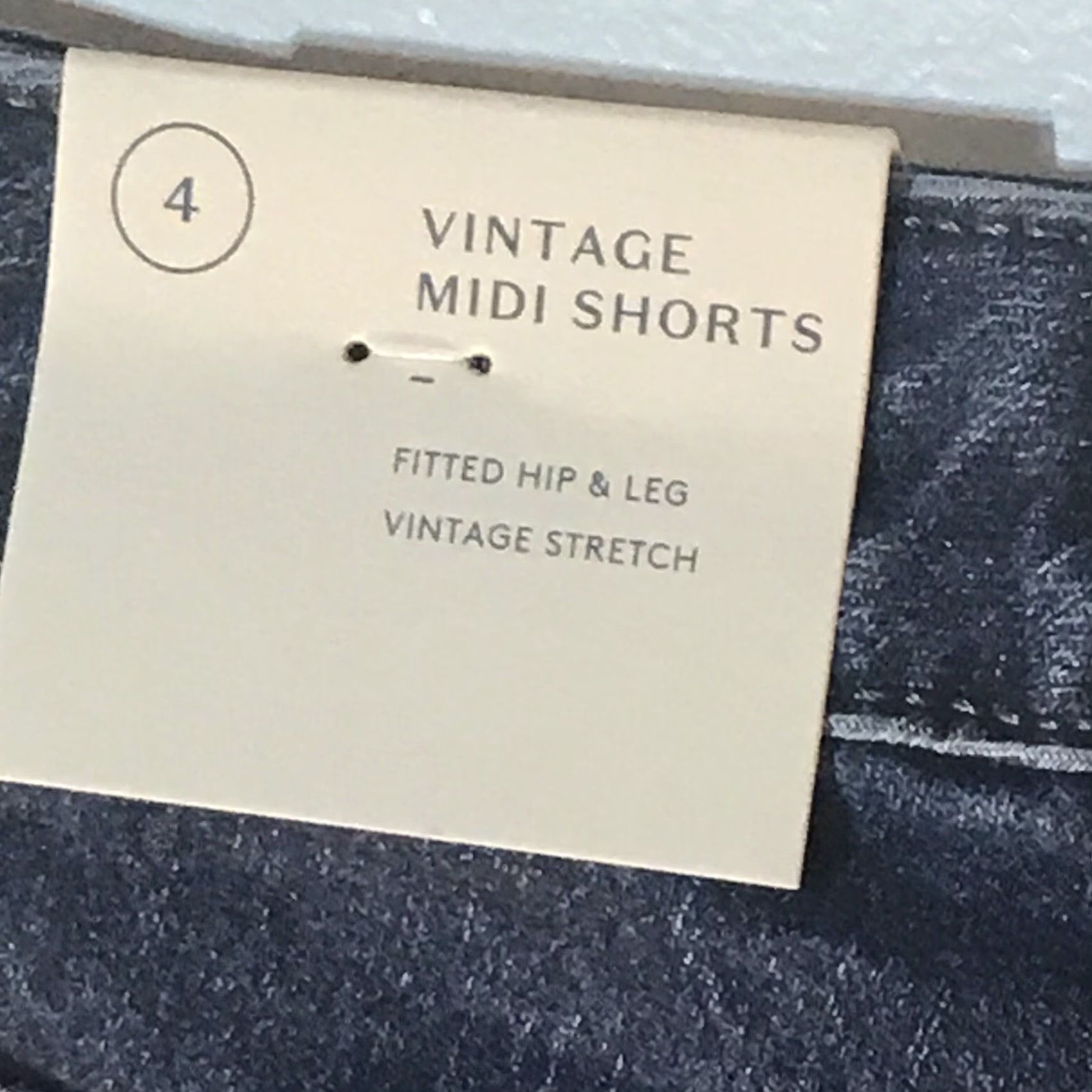 Vintage Universal Thread Dark Wash Midi Shorts Womens Size 4 Blue Stretch Casual Everyday Size 27" / US 4 / IT 40 - 4 Thumbnail