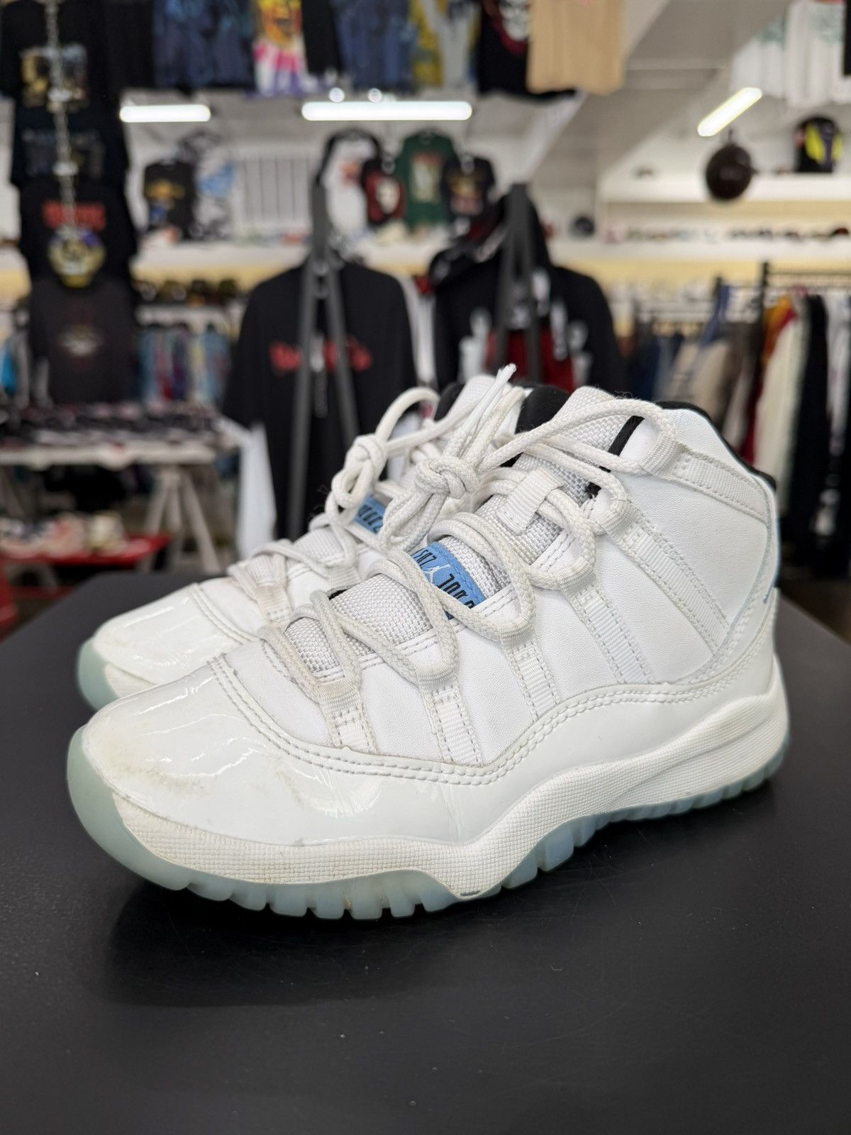 Jordan Brand Air Jordan 11 Legend Blue Size 1Y (2024) Size US 5 / EU 37 - 1 Thumbnail