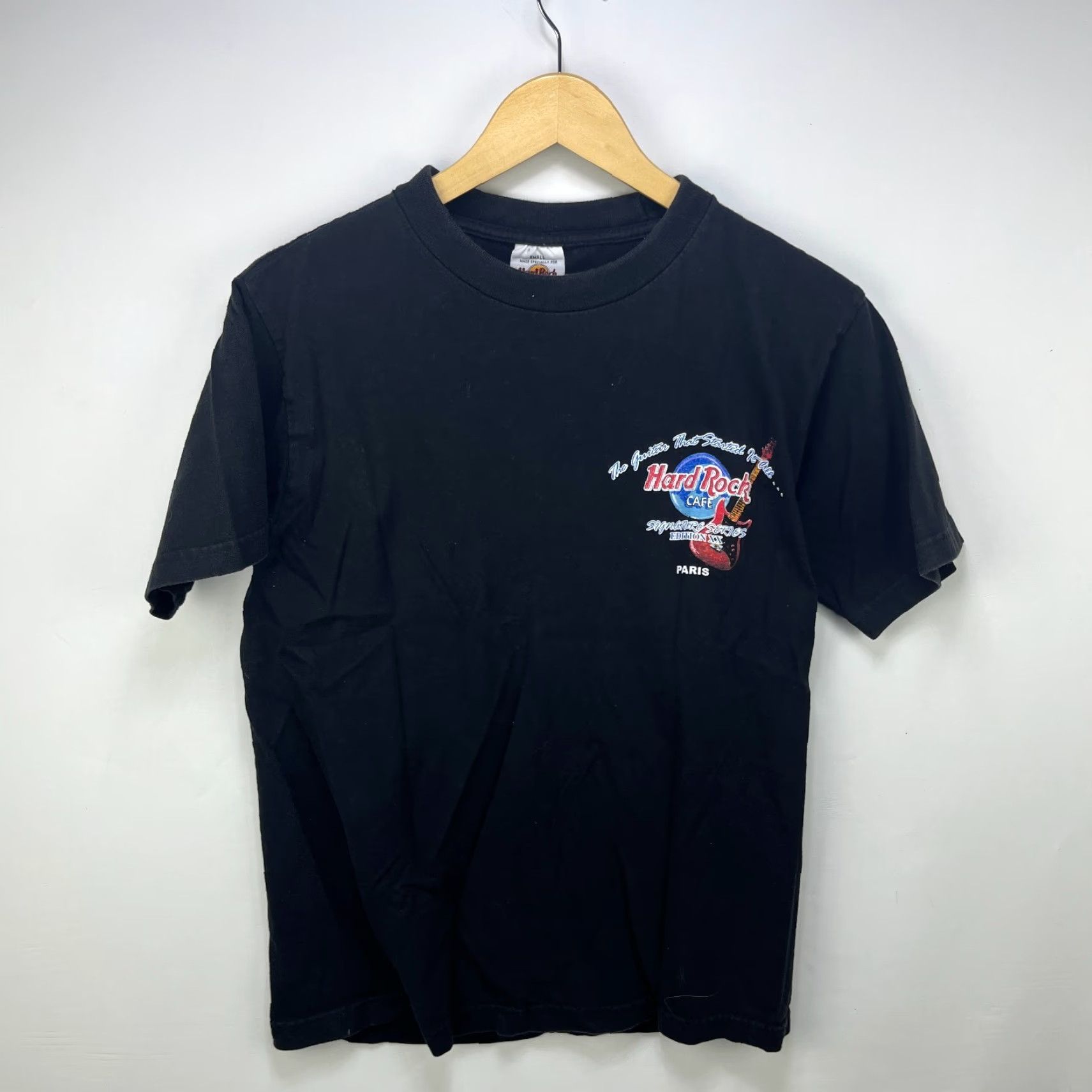 Hard Rock Cafe Vintage Hard Rock Cafe Eric Clapton Guitar T-Shirt Paris France Small Size US S / EU 44-46 / 1 - 3 Thumbnail
