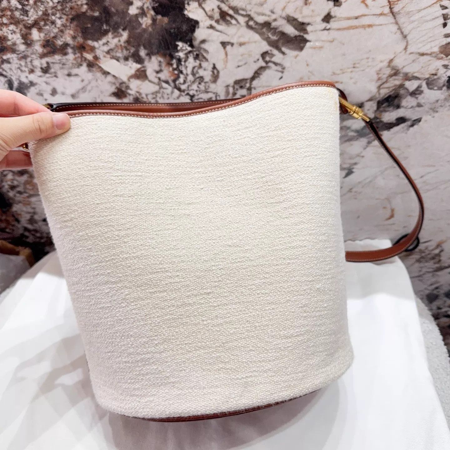 Celine Celine Canvas Bucket Bag Shoulder/Crossbody - Minor Glue Mark Size ONE SIZE - 5 Thumbnail