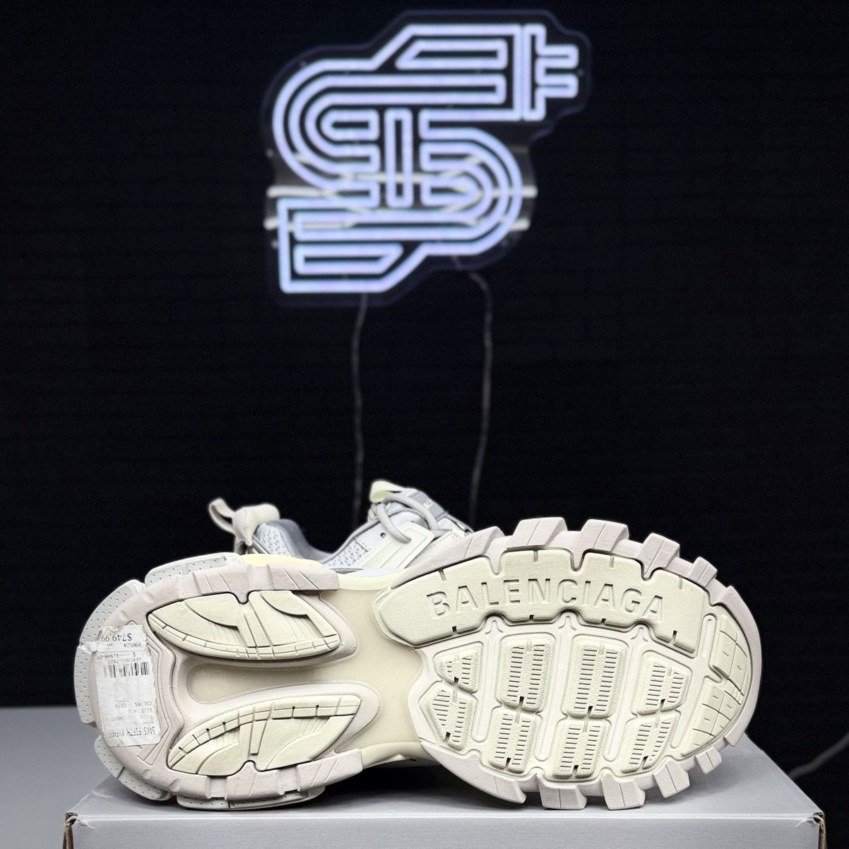Balenciaga Balenciaga LED Track Runner Size US 14 / EU 47 - 6 Thumbnail