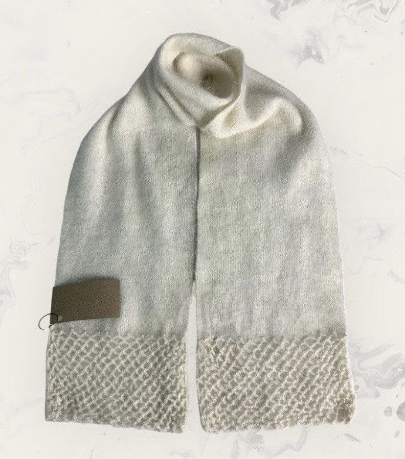 Guess Guess Scarf / Muffler / Neckwear Size ONE SIZE - 1 Thumbnail