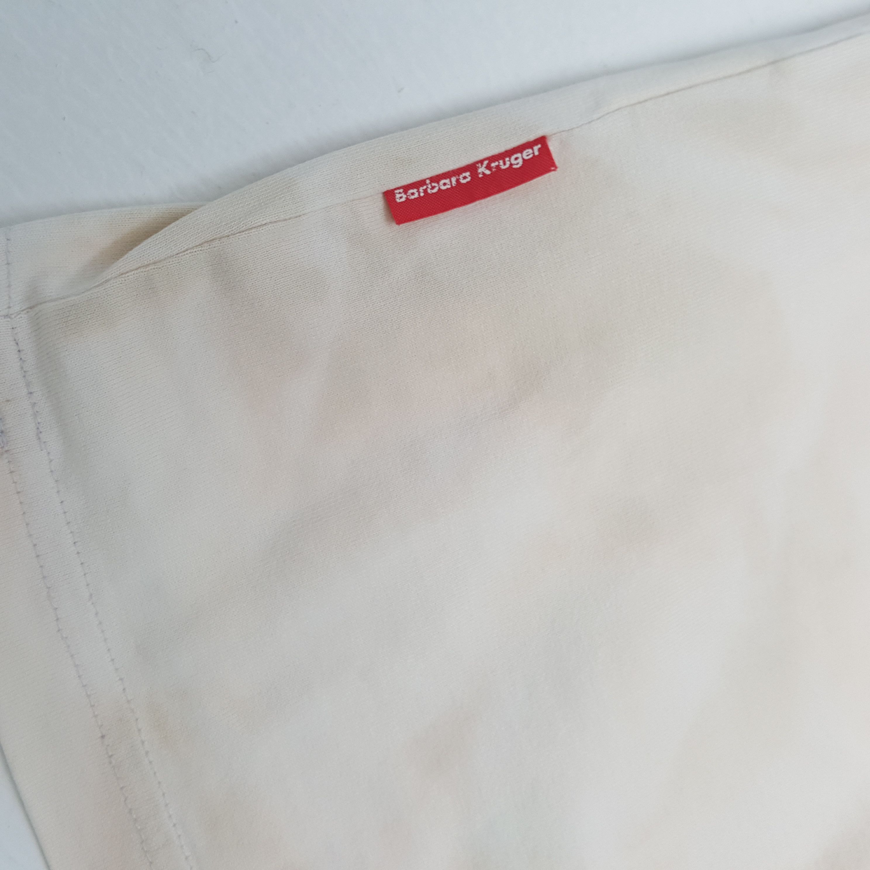 Barbara Kruger × Japanese Brand × Vintage BARBARA KRUGER X Uniqlo Streetwear Style Tshirt Size US L / EU 52-54 / 3 - 7 Thumbnail