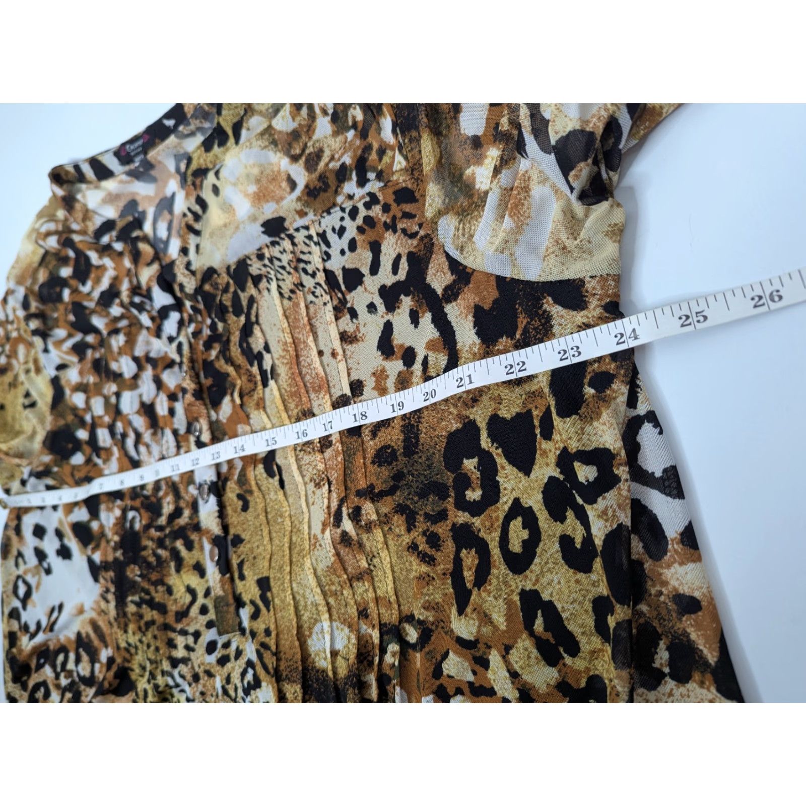 Vintage Cocomo Plus 3X Animal Print Shirt Women V-Neck Henley Button Top Roll Tab Sleeve Pintuck Pullover Casual Workwear Size XXL / US 16-18 / IT 52-54 - 5 Thumbnail