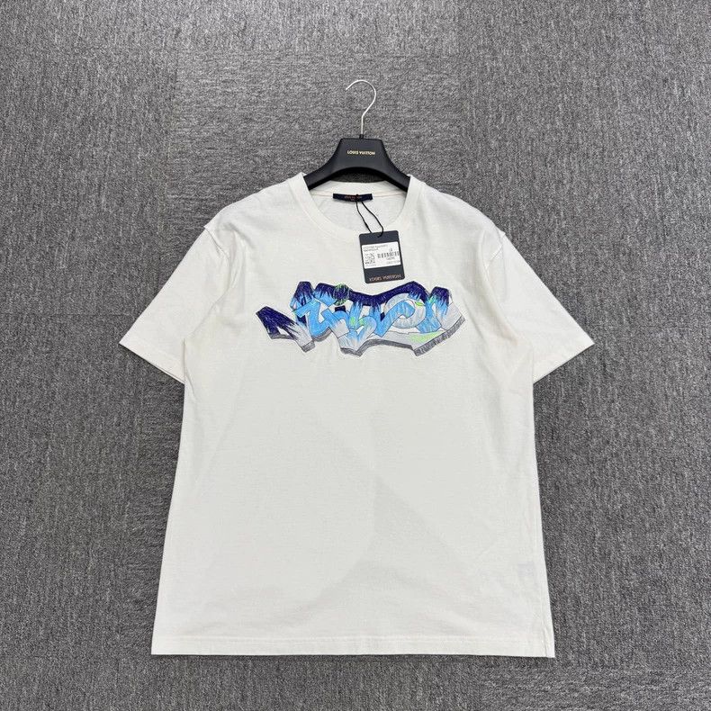 Louis Vuitton Louis Vuitton Graffiti Relief Short Sleeve T-shirt-yf Size US L / EU 52-54 / 3 - 1 Thumbnail