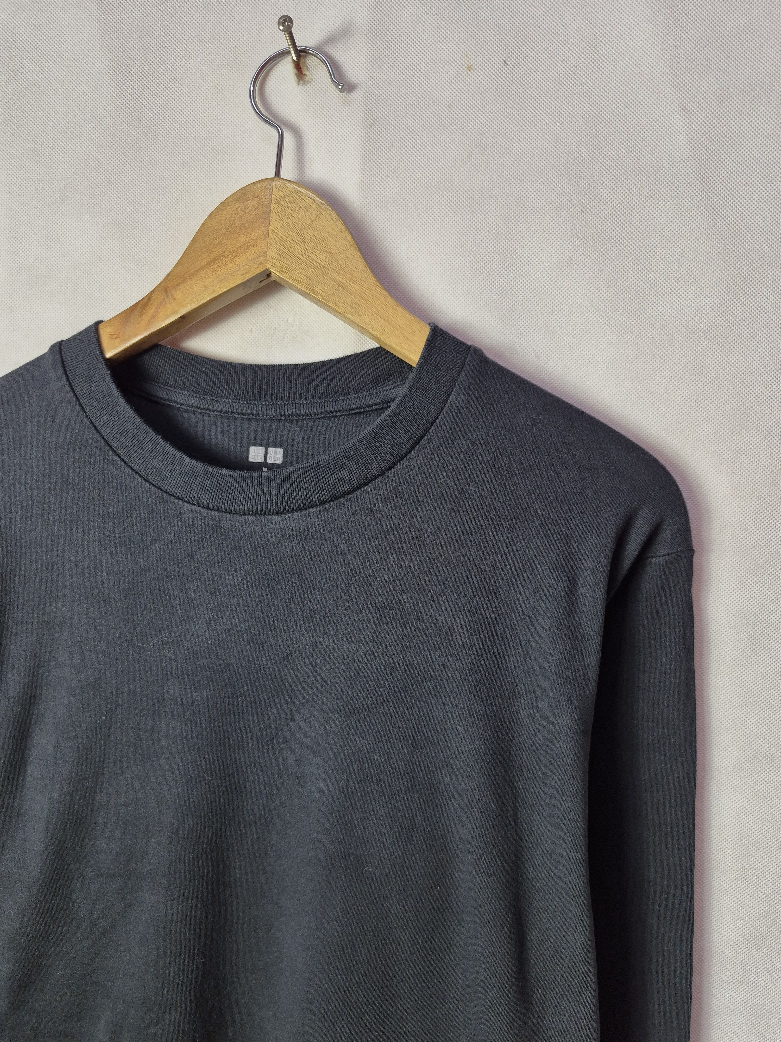 Japanese Brand × Uniqlo 🔥 Uniqlo Plain Black Longsleeves Tee Size US M / EU 48-50 / 2 - 3 Thumbnail