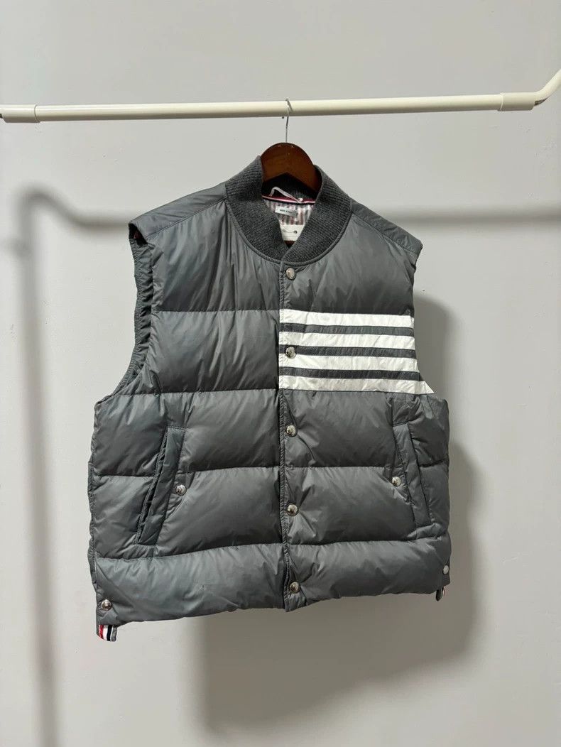 Thom Browne Thom Browne size4 Gray striped down vest Size US XL / EU 56 / 4 - 1 Thumbnail