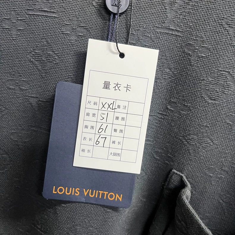Louis Vuitton Louis Vuitton Round Neck Pullover in Solid short sleeves Size US XXL / EU 58 / 5 - 5 Thumbnail