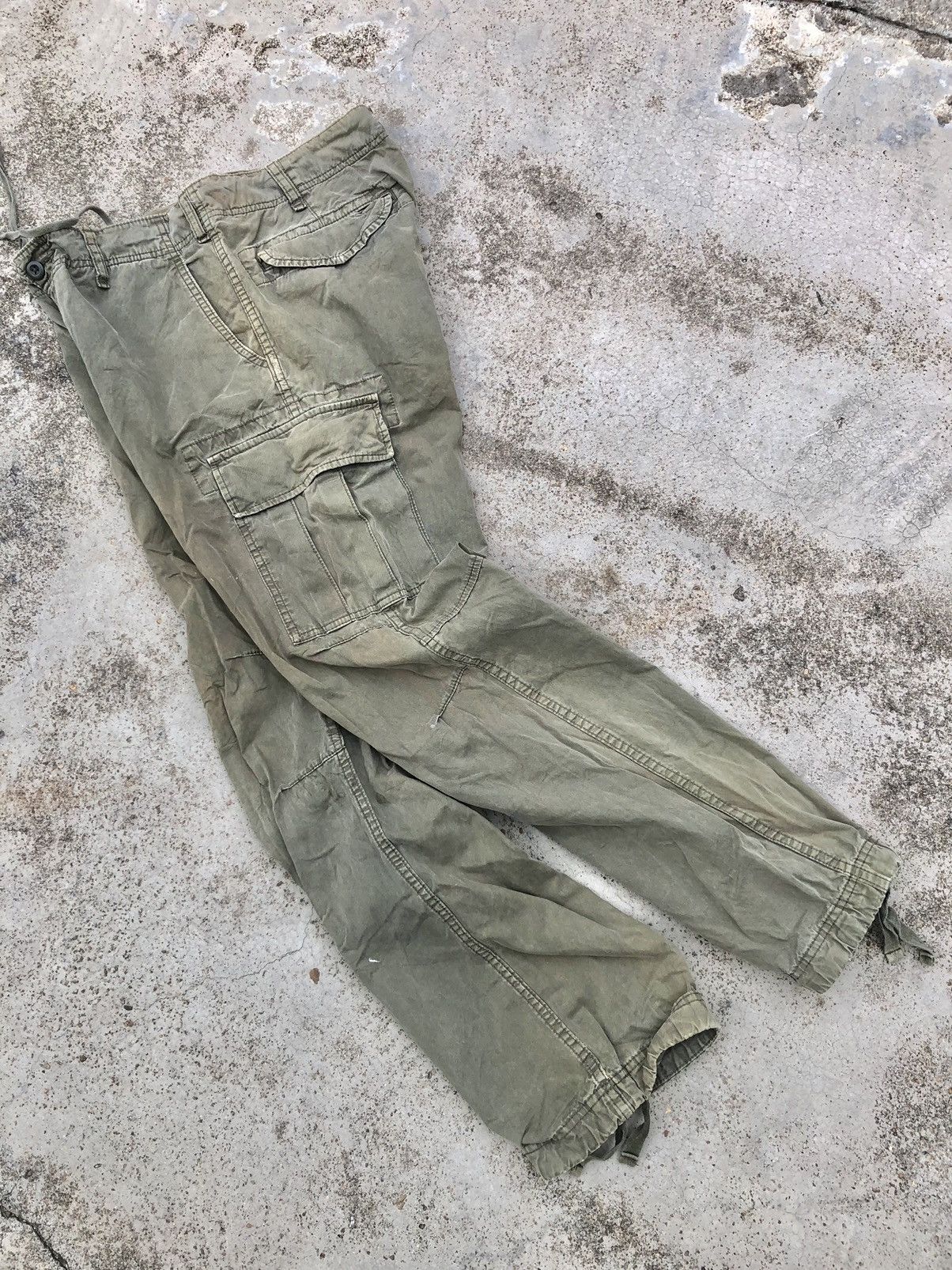 Uniqlo SUN FADED SIX POCKET CARGOPANT Size US 33 - 12 Thumbnail