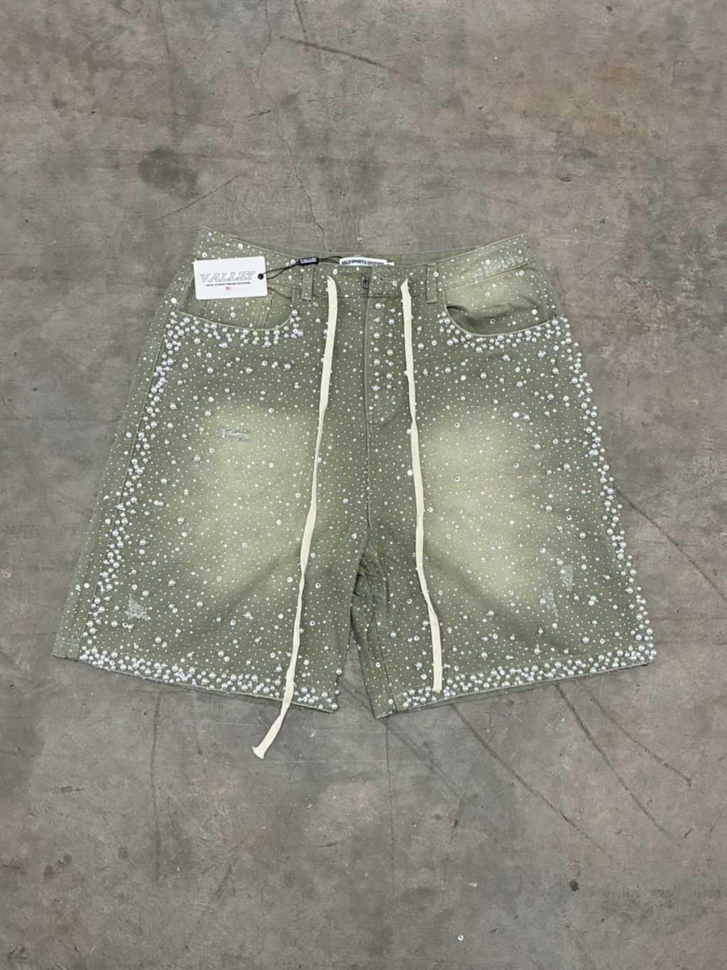 Vale Vale Valley Dreams Green Rainforest Jean Shorts Jorts 38 New Size US 38 / EU 54 - 1 Thumbnail