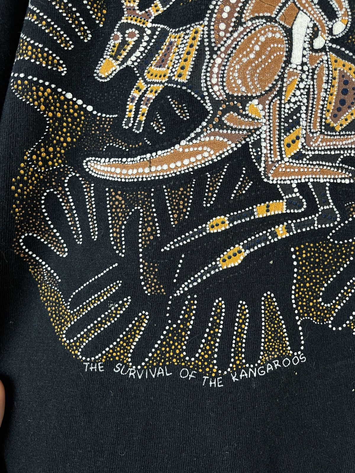 Vintage Authentic Aboriginal Art Kangaroos Survive Australia tee Size US M / EU 48-50 / 2 - 3 Thumbnail