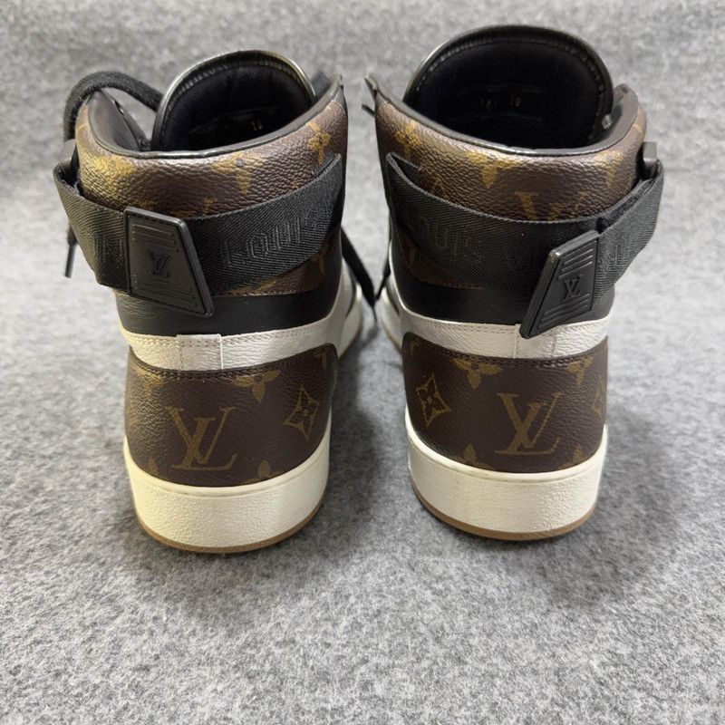 Louis Vuitton Louis Vuitton Rivoli High-Top Fashion Sneakers - Size US 10.5 / EU 43-44 - 3 Thumbnail
