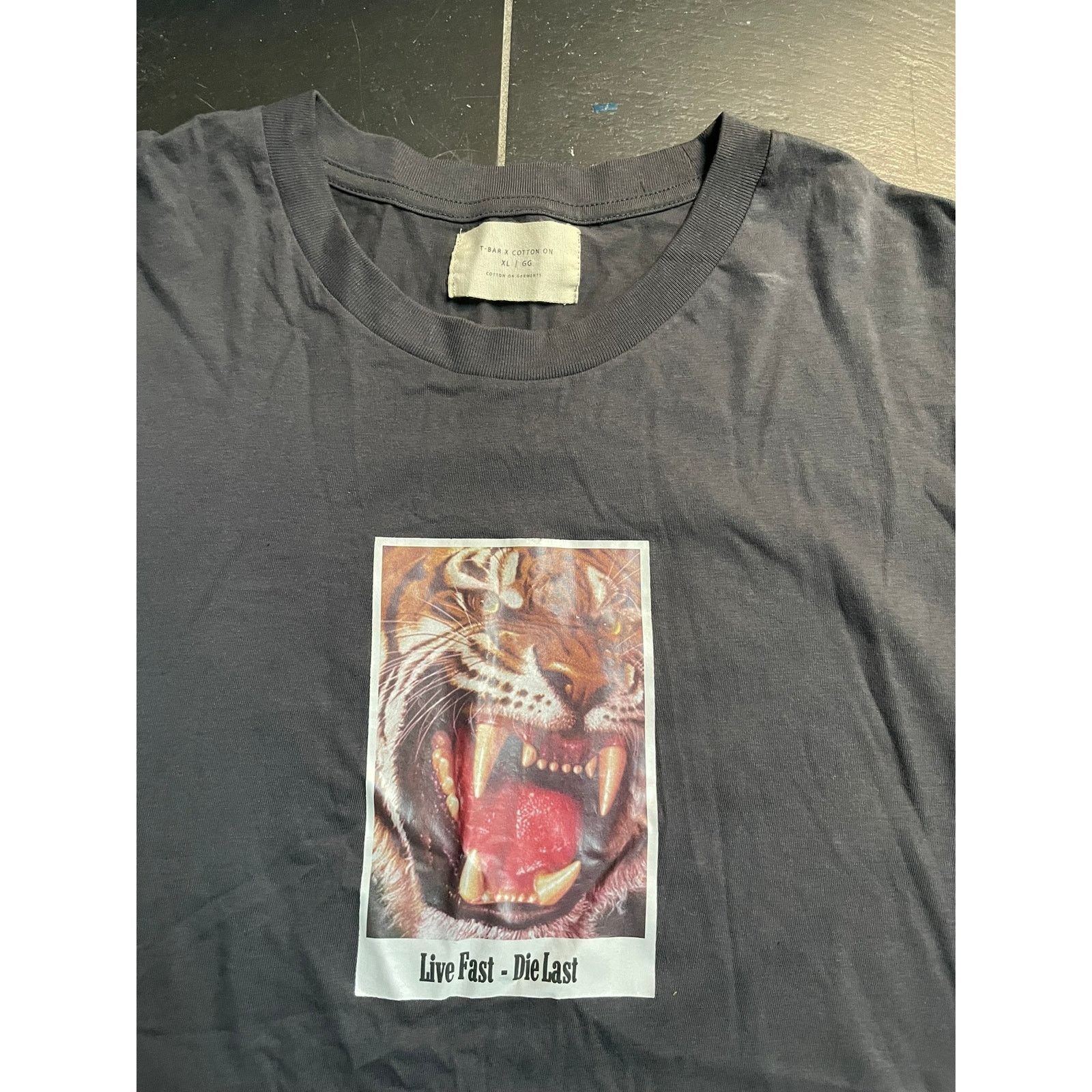 Cotton On Live Fast Die Last Tiger Graphic Tshirt Dark Gray Size US M / EU 48-50 / 2 - 1 Thumbnail