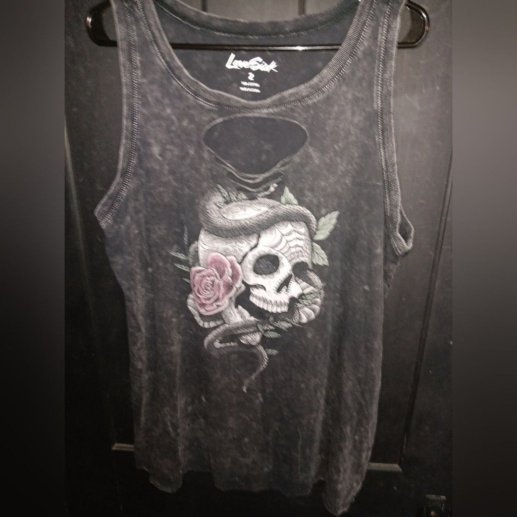 Torrid Torrid, Lovesick tank, top, ,distressed front,2x, nwot Size XL / US 12-14 / IT 48-50 - 1 Thumbnail