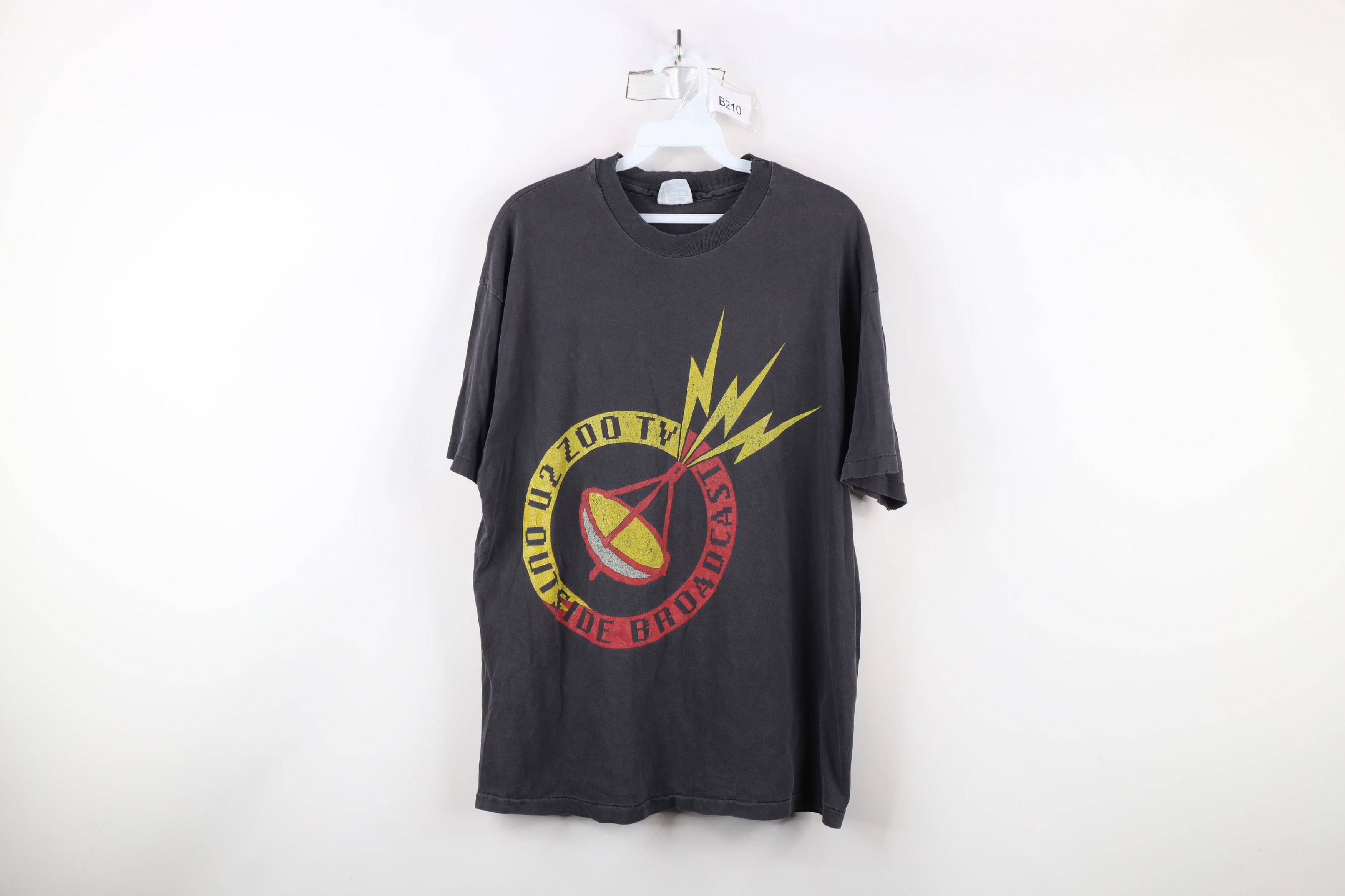Vintage Vintage 90s Outside Broadcast Tour U2 Band T-Shirt USA Size US L / EU 52-54 / 3 - 1 Thumbnail