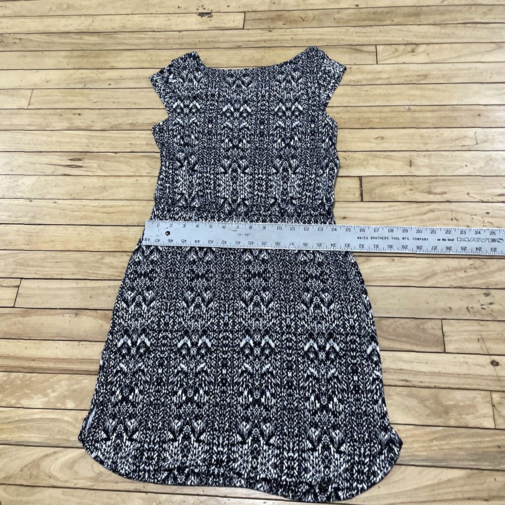 Athleta Athleta Dress XS Black White Ikat Geometric Pockets Short Sleeve Knee Length Modal Spandex Pullover Casual Travel Women Size XS / US 0-2 / IT 36-38 - 7 Thumbnail
