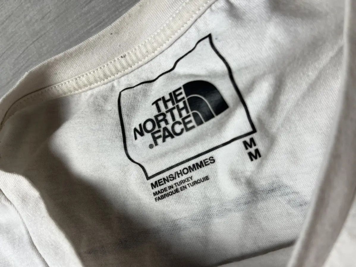 The North Face The north face Tshirt box logo size Medium Size US M / EU 48-50 / 2 - 4 Thumbnail