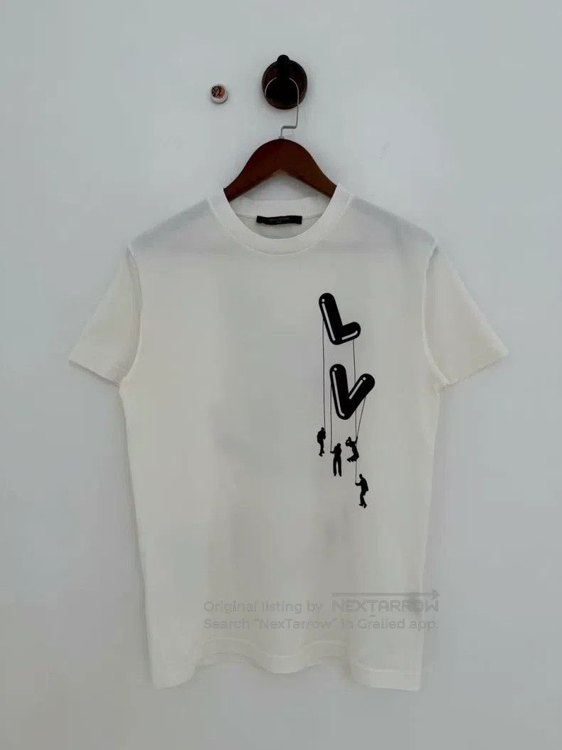 Louis Vuitton Louis Vuitton White paratrooper logo short sleeve Size US S / EU 44-46 / 1 - 1 Thumbnail