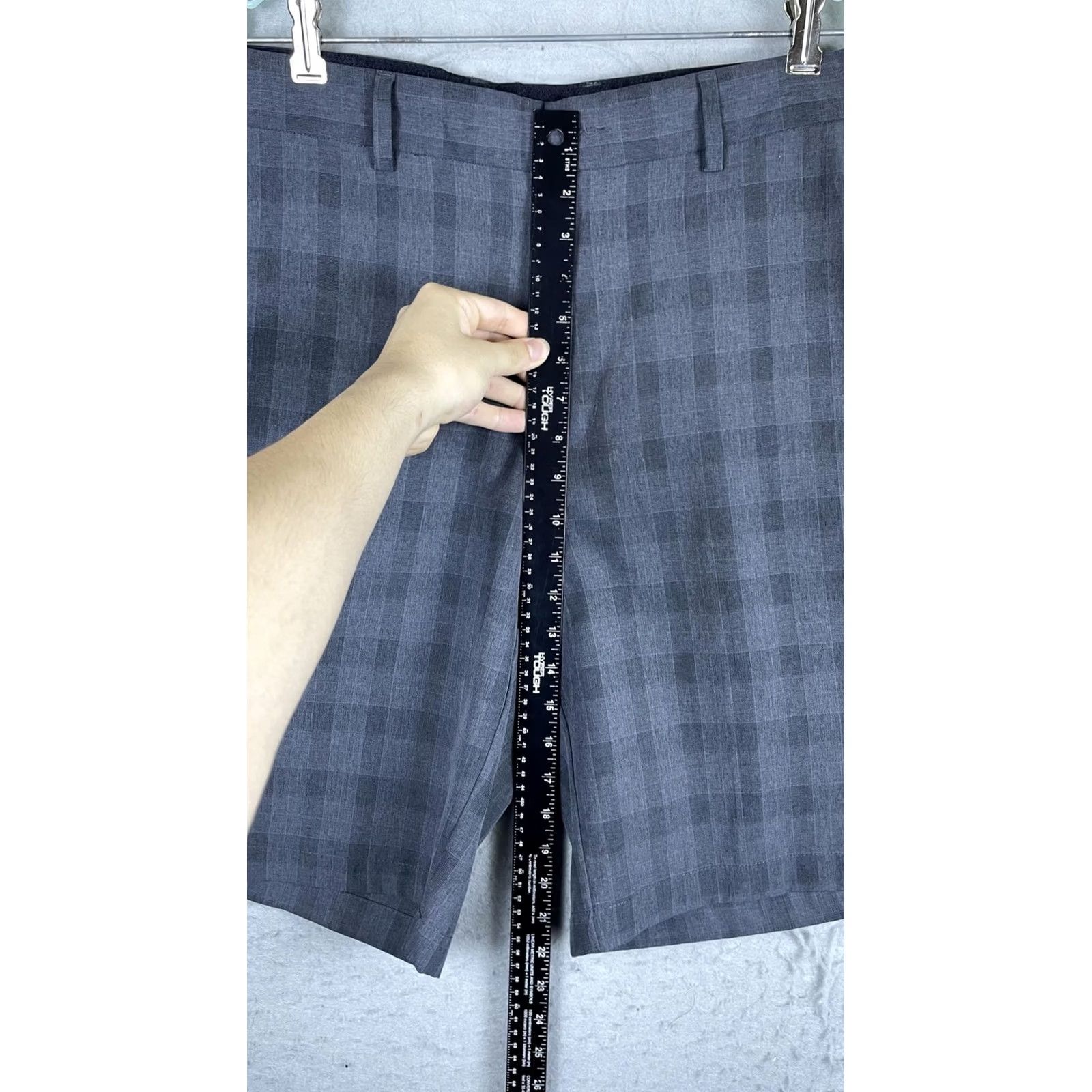Vintage Greg Norman Mens 34 Gray Plaid Chino Golf Shorts 10 Inseam Casual Size US 34 / EU 50 - 3 Thumbnail