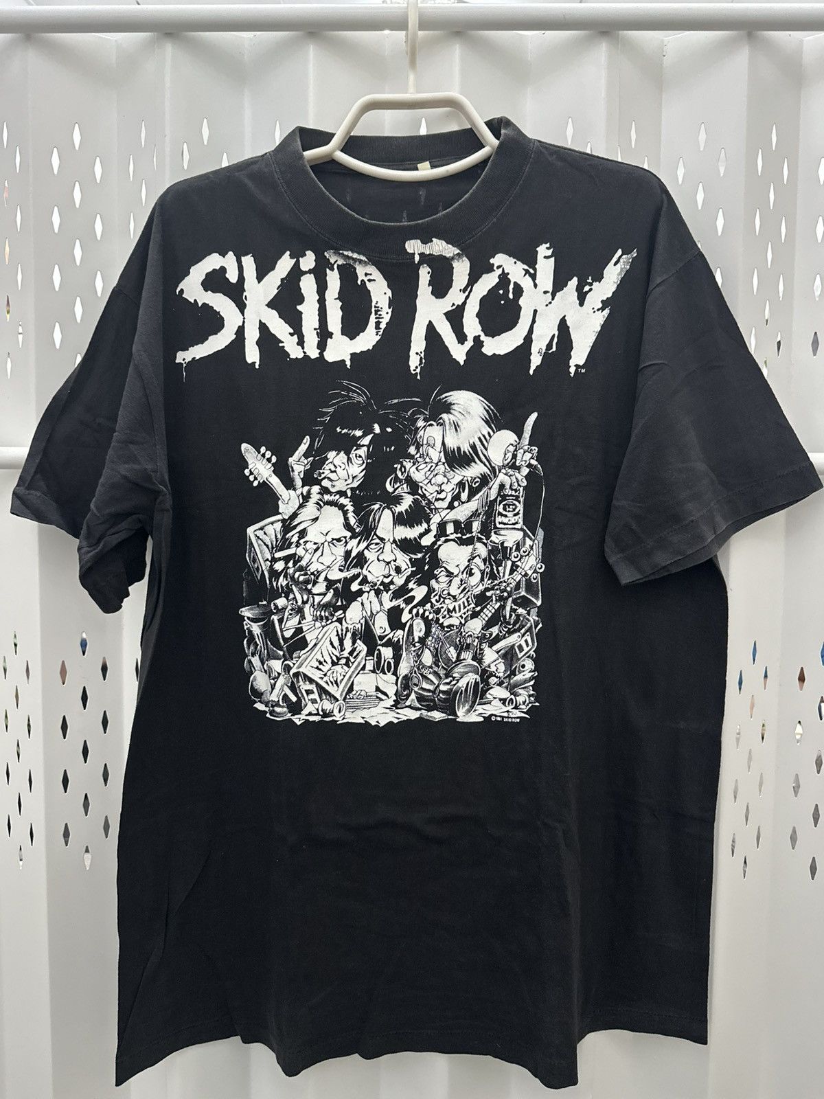 Other Vintage Skid Row Japan Tour 1992 Band Tshirt Size US XL / EU 56 / 4 - 1 Thumbnail