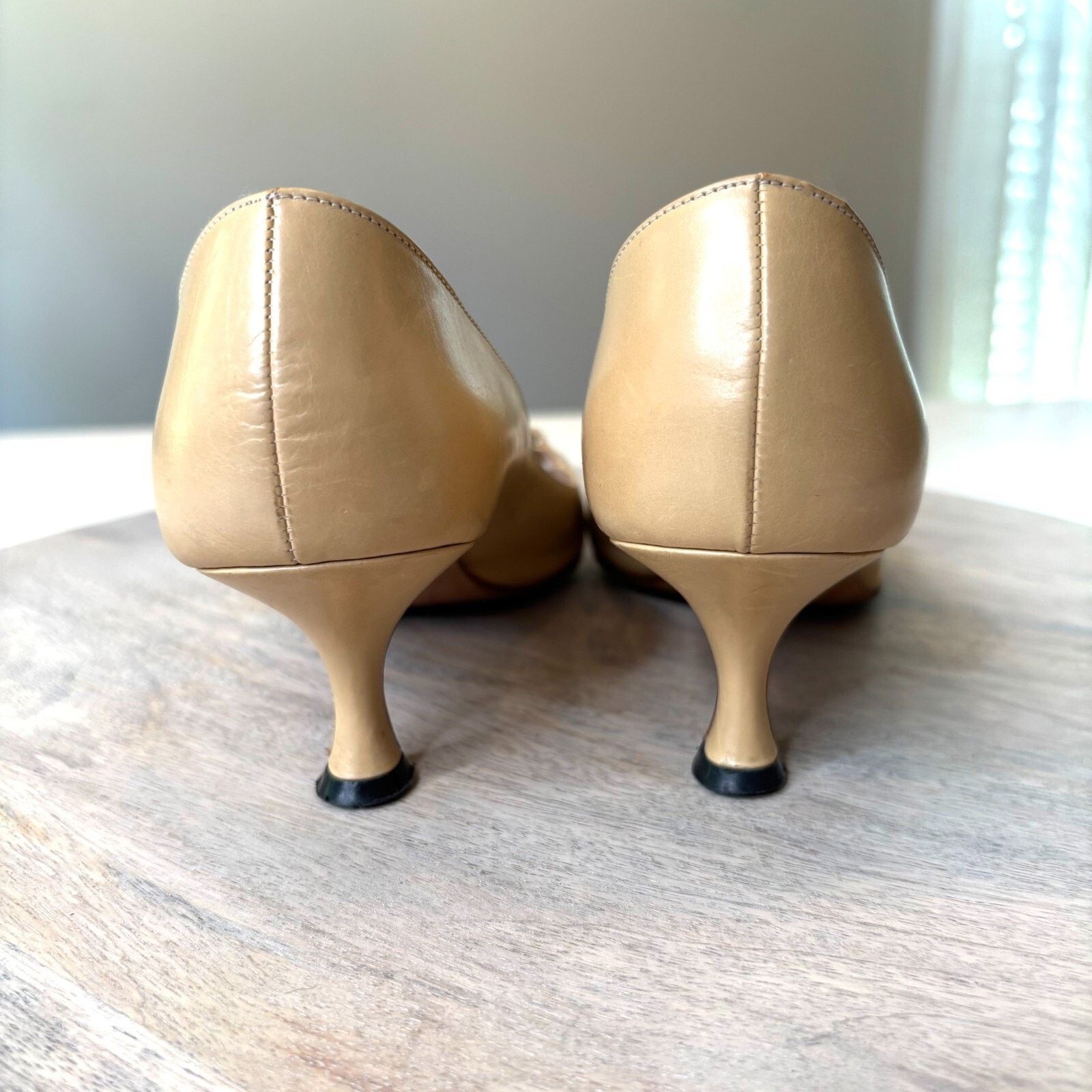 Manolo Blahnik Manolo BlahnikbLeather Slingback Heels EU Sz 36 US Size 6 Size US 6 / IT 36 - 7 Thumbnail