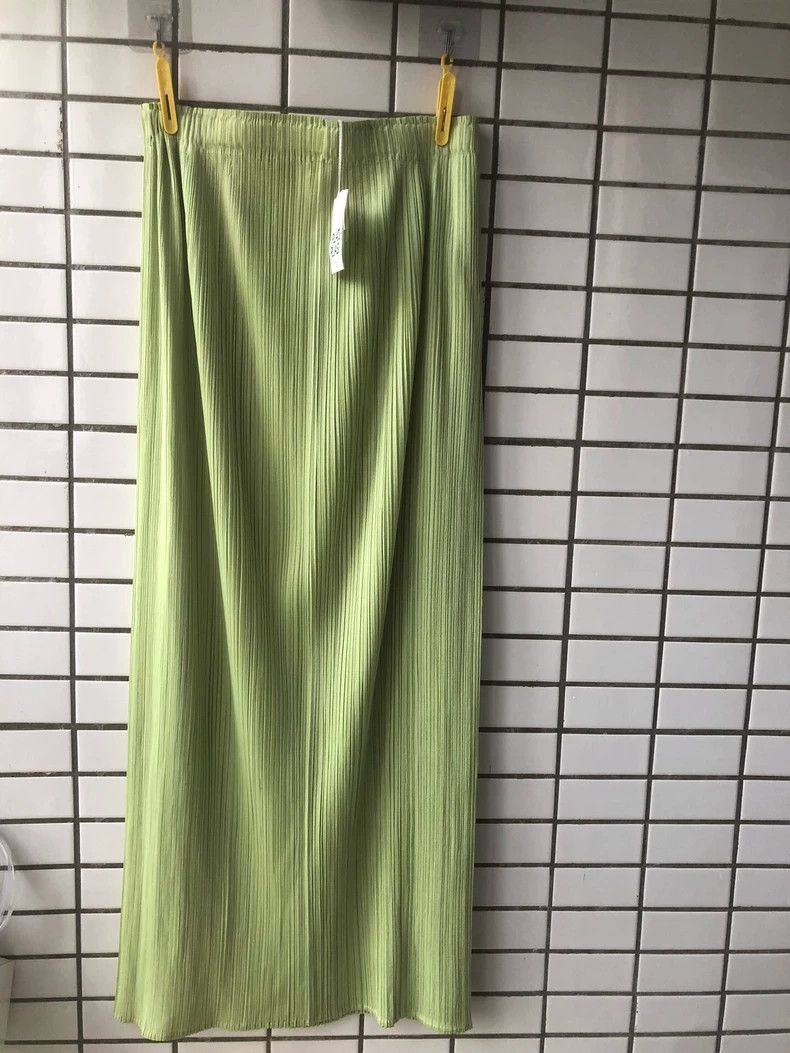Other Issey Miyake size:5 Green pleated skirt Size 31" - 1 Thumbnail
