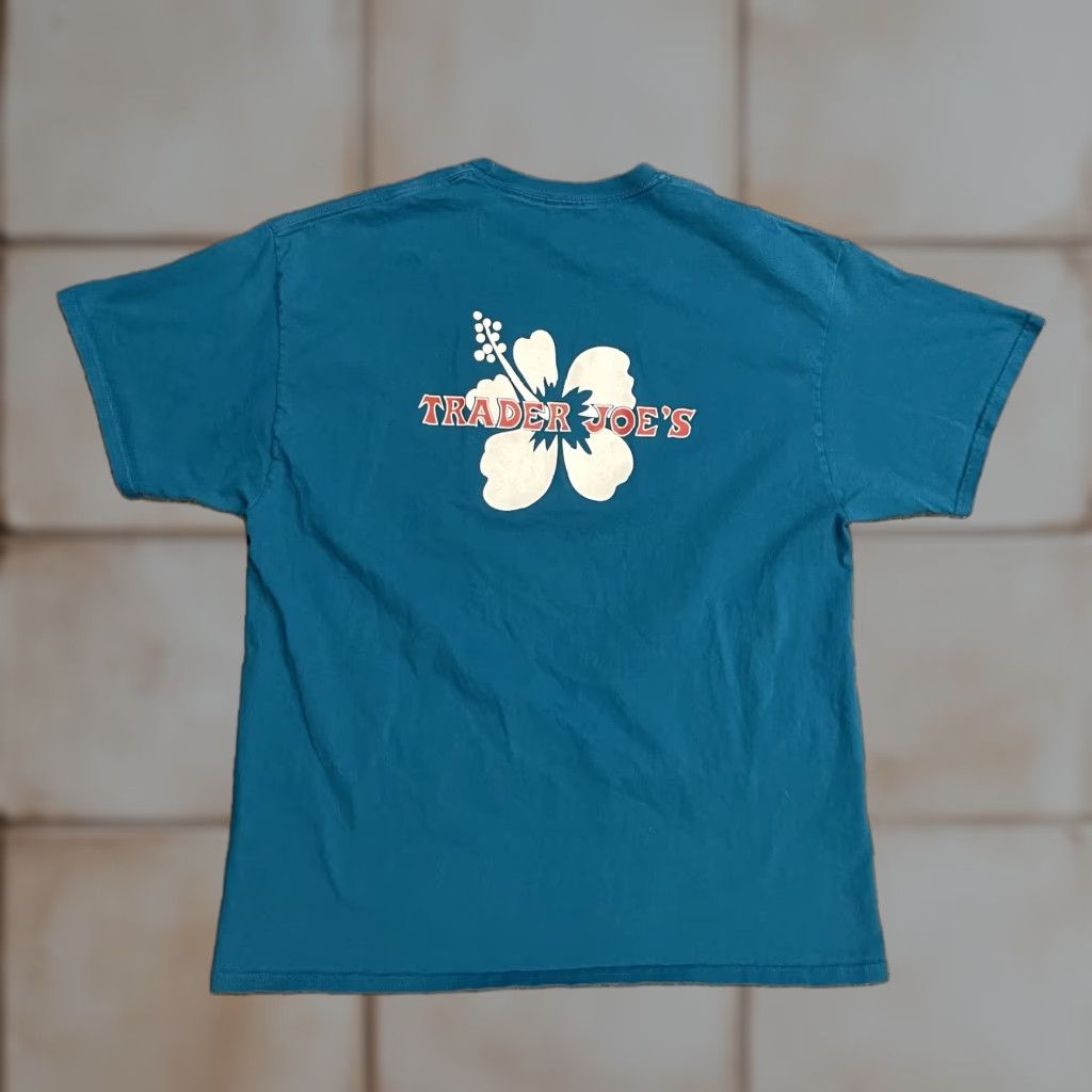 Vintage VINTAGE Trader Joe's Hibiscus Shirt L Men Blue Graphic Tee TShirt Crew Neck Short Sleeve Logo Hawaiian Relaxed Fit Size US L / EU 52-54 / 3 - 1 Thumbnail