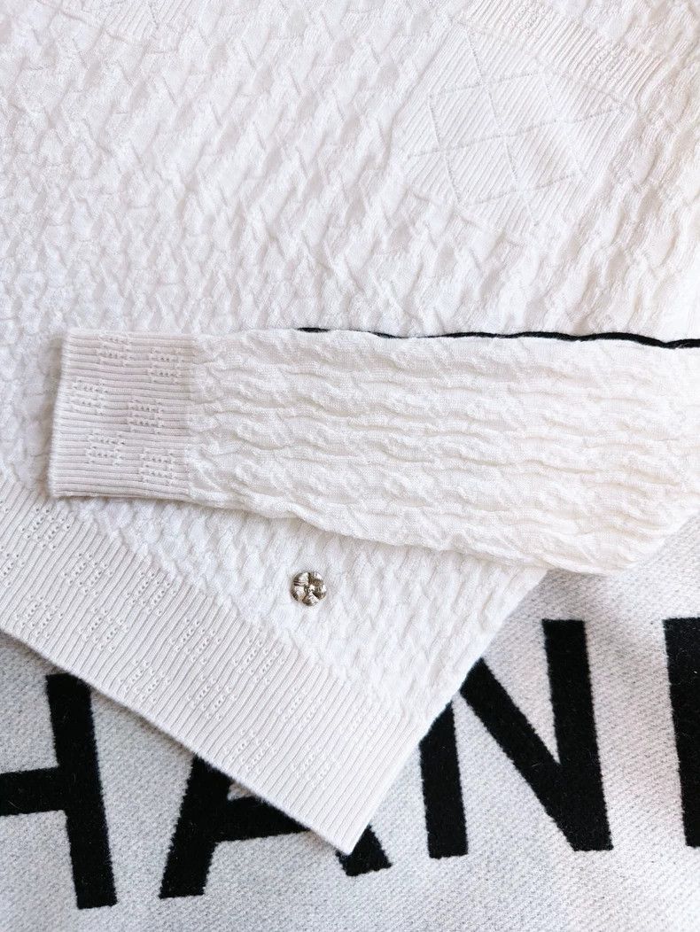 Chanel Chanel 23K white black border dark pattern cashmere sweate Size XXS / US 00 / IT 34 - 5 Thumbnail