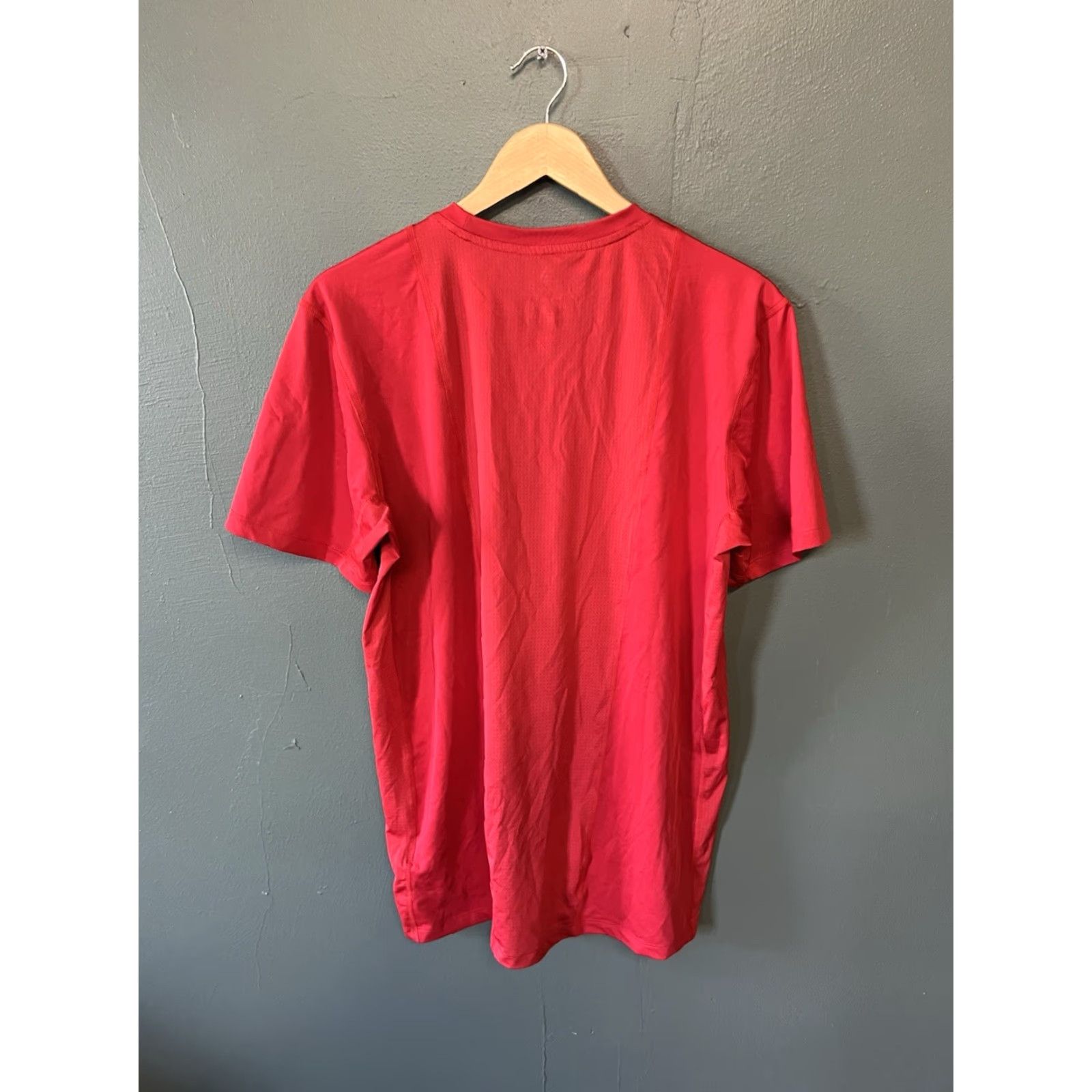 Adidas Adidas Mens Red Short Sleeve Athletic Techfit Short Sleeve Shirt XL Size US XL / EU 56 / 4 - 2 Thumbnail