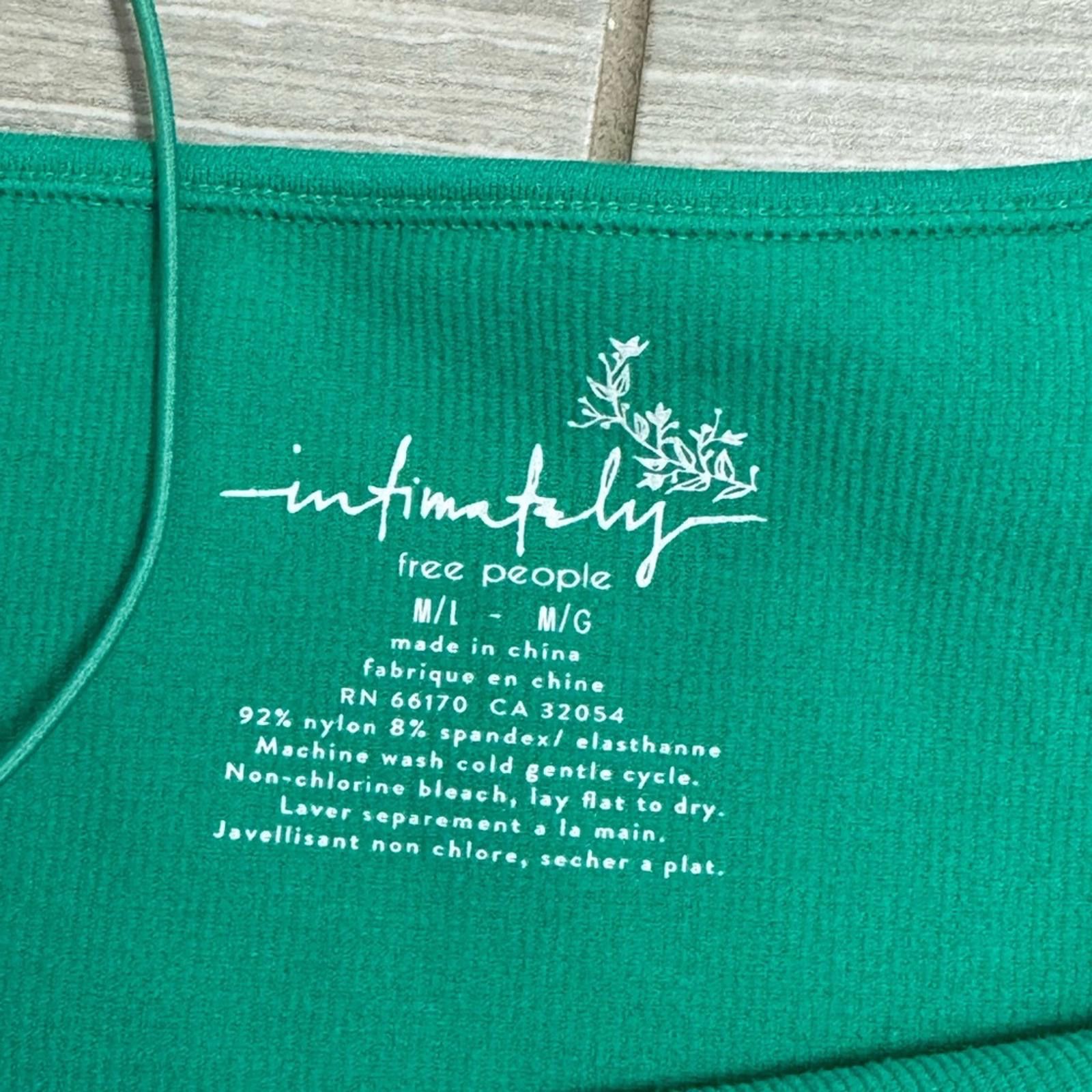 Free People NWT Free People Green Ribbed V-Neck Bra Crop Top- Size M/L Size M / US 6-8 / IT 42-44 - 7 Thumbnail