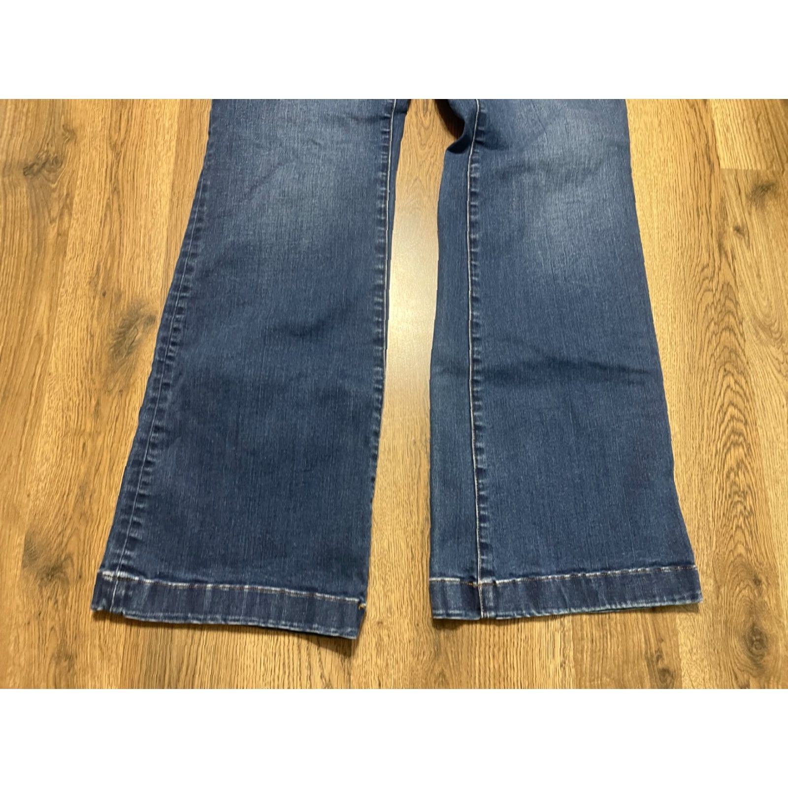 Vintage Duluth Trading Co. Jeans Women's 8x33 Blue Denim Flared Leg Pockets 5-Pocket Design Regular Inseam 31.5"} Size 30" / US 8 / IT 44 - 3 Thumbnail