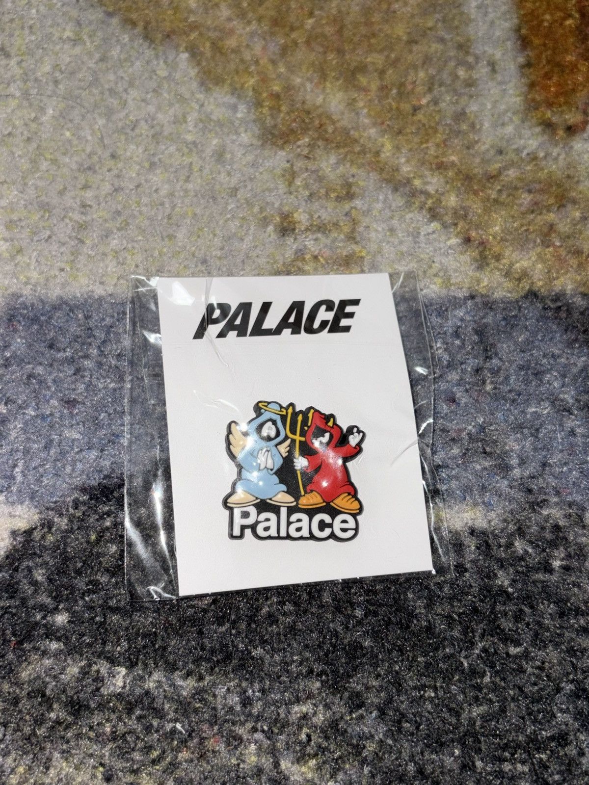 Palace Palace Right and Wrong Pin Badge Size ONE SIZE - 2 Thumbnail