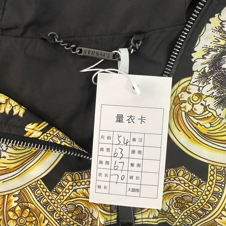 Versace Versace Baroque print zippered windproof hooded jacket jac Size US L / EU 52-54 / 3 - 2 Thumbnail