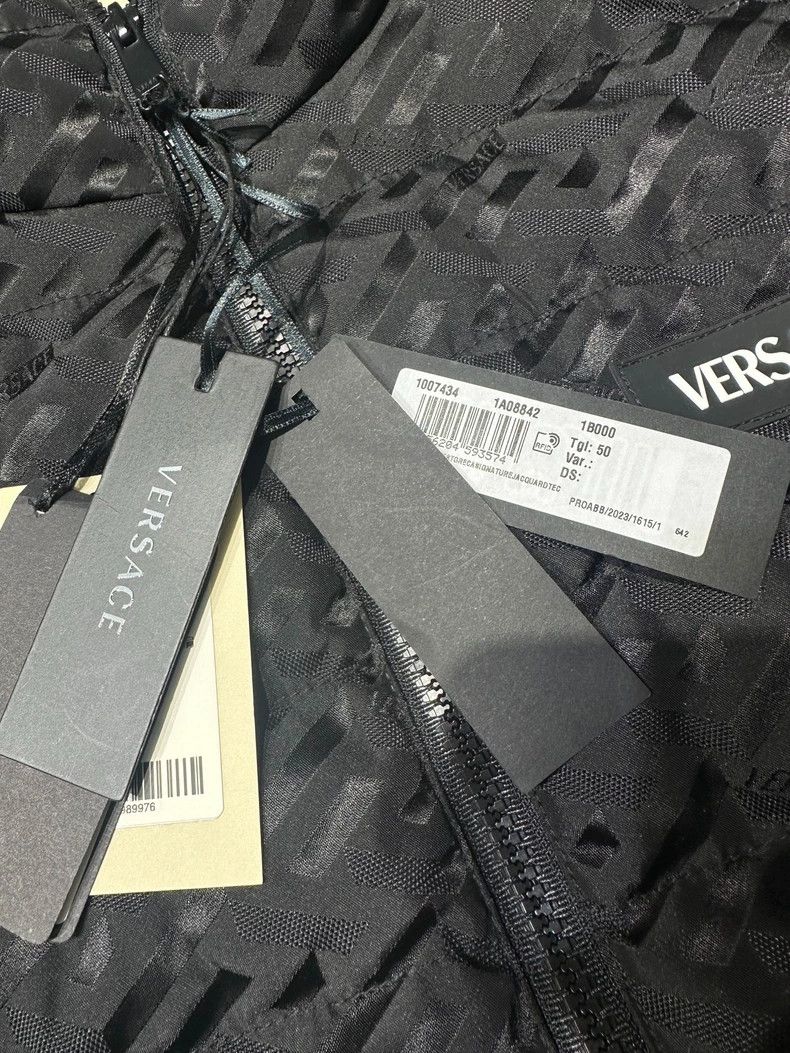 Versace Versace Down jacket with dark patterns full of logo patter Size US L / EU 52-54 / 3 - 4 Thumbnail
