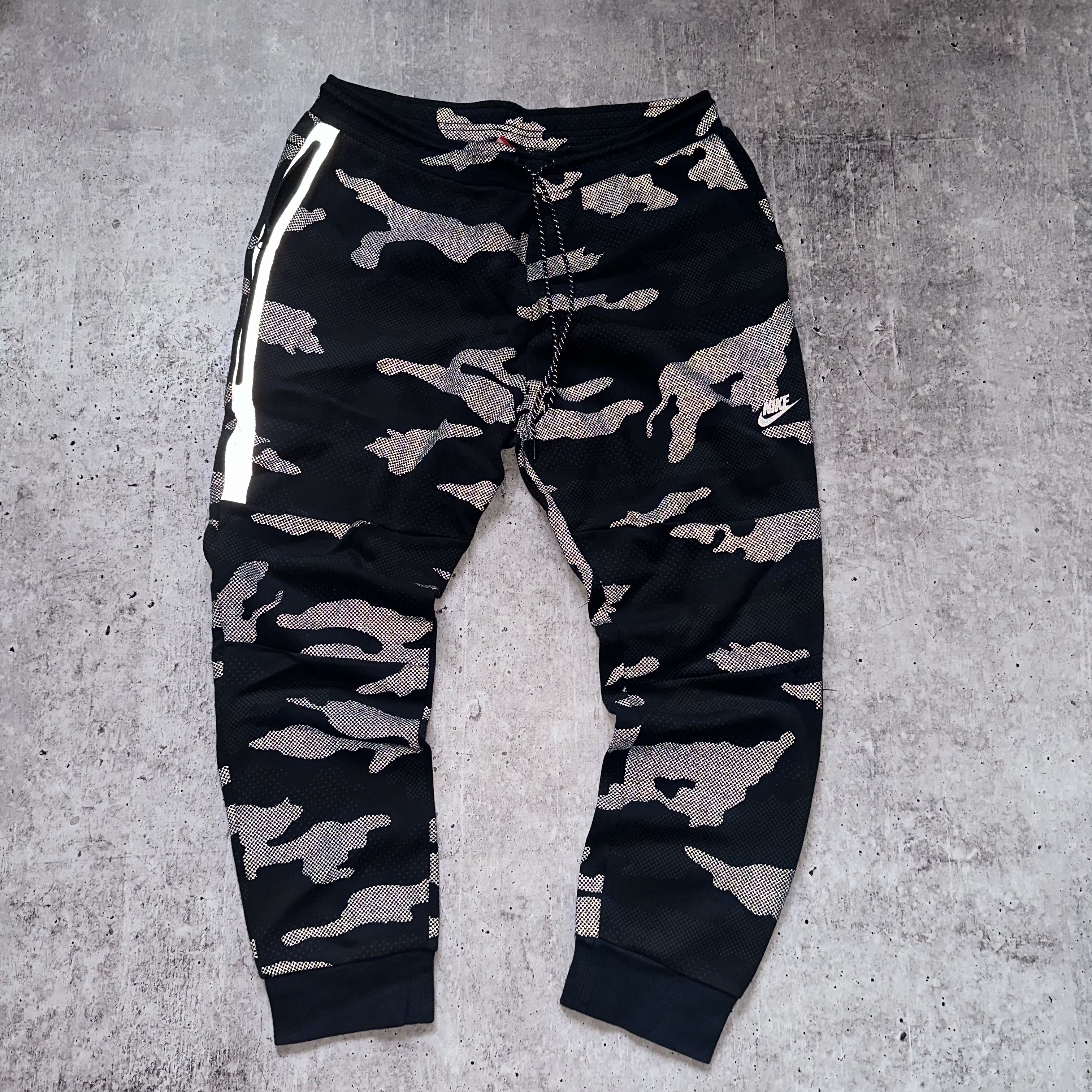 Nike Nike Reflective Black Camo Tech Fleece Pants Joggers Size US 38 / EU 54 - 2 Thumbnail