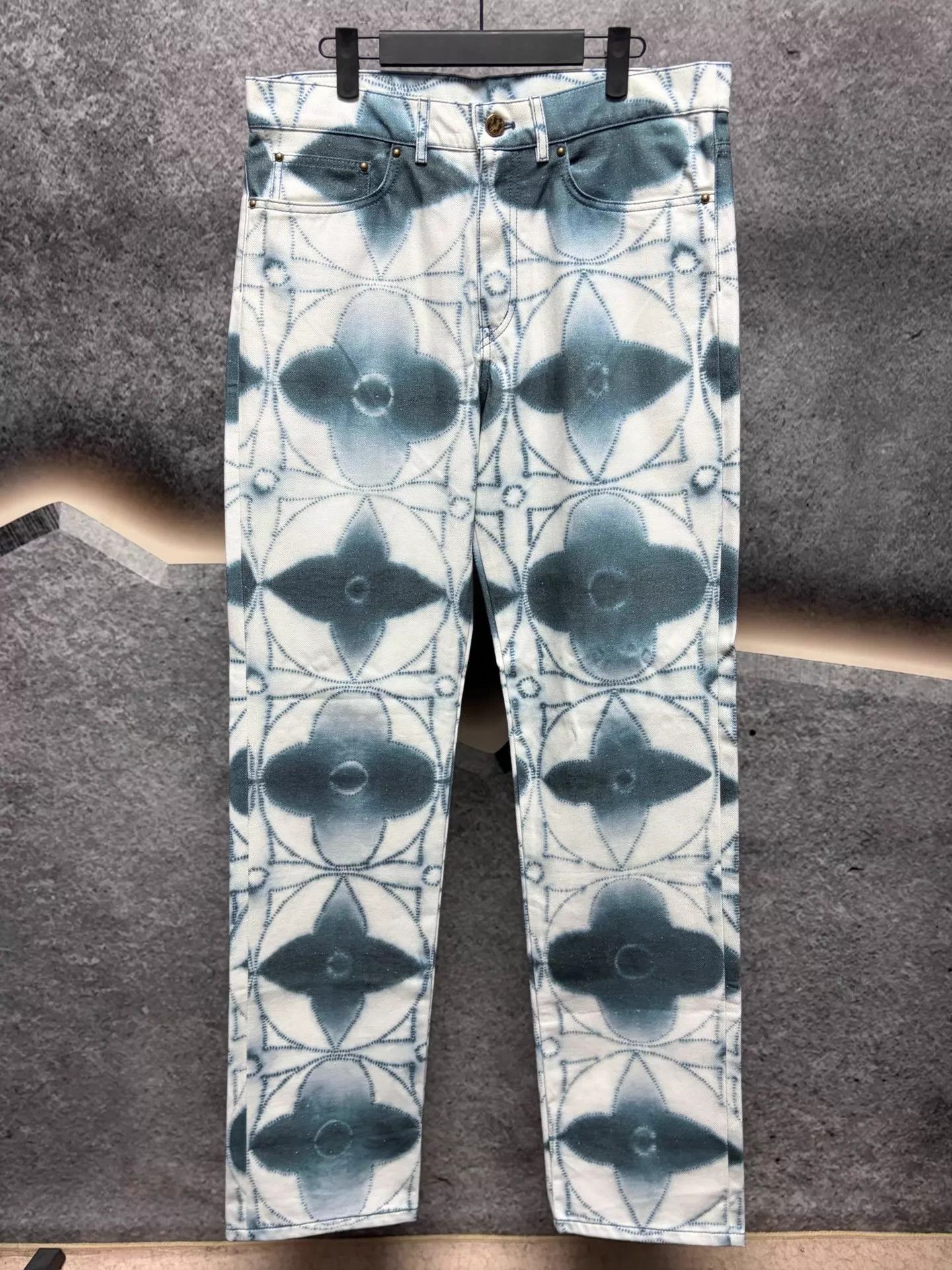 Louis Vuitton LV 33 Jeans New Unworn Size US 33 - 1 Thumbnail