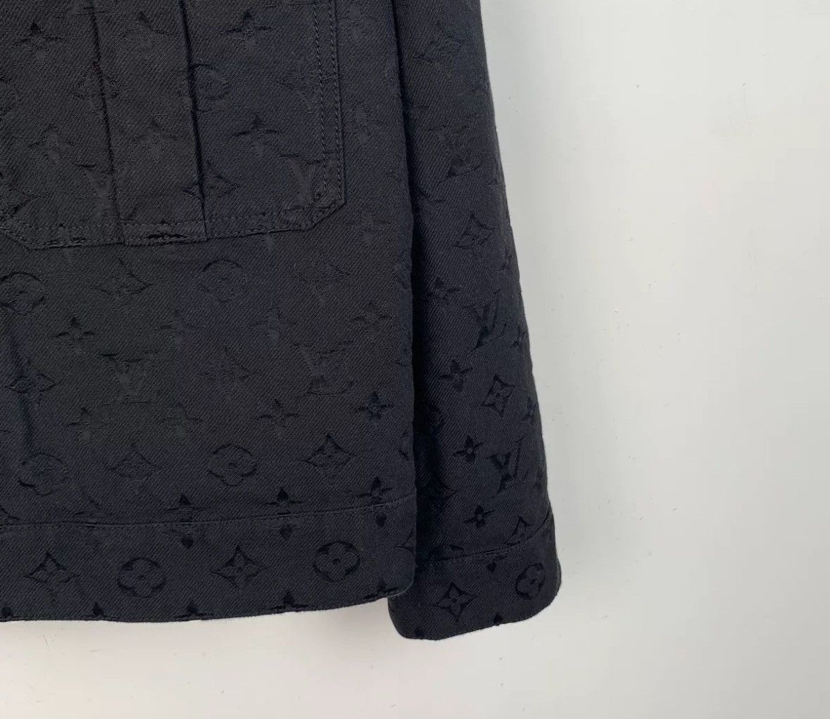 Louis Vuitton Louis Vuitton Lv 24 black logo vintage breasted collar Size US S / EU 44-46 / 1 - 4 Thumbnail