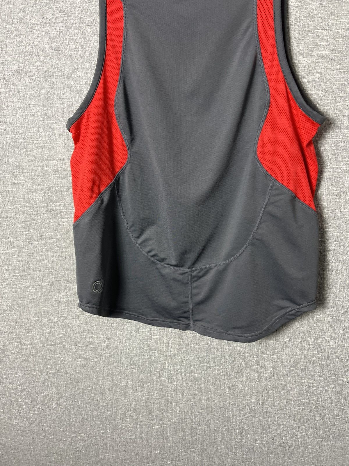 Nike Vintage Nike Center Embroidered Logo Sphere Dry Tank Top Size US M / EU 48-50 / 2 - 15 Thumbnail