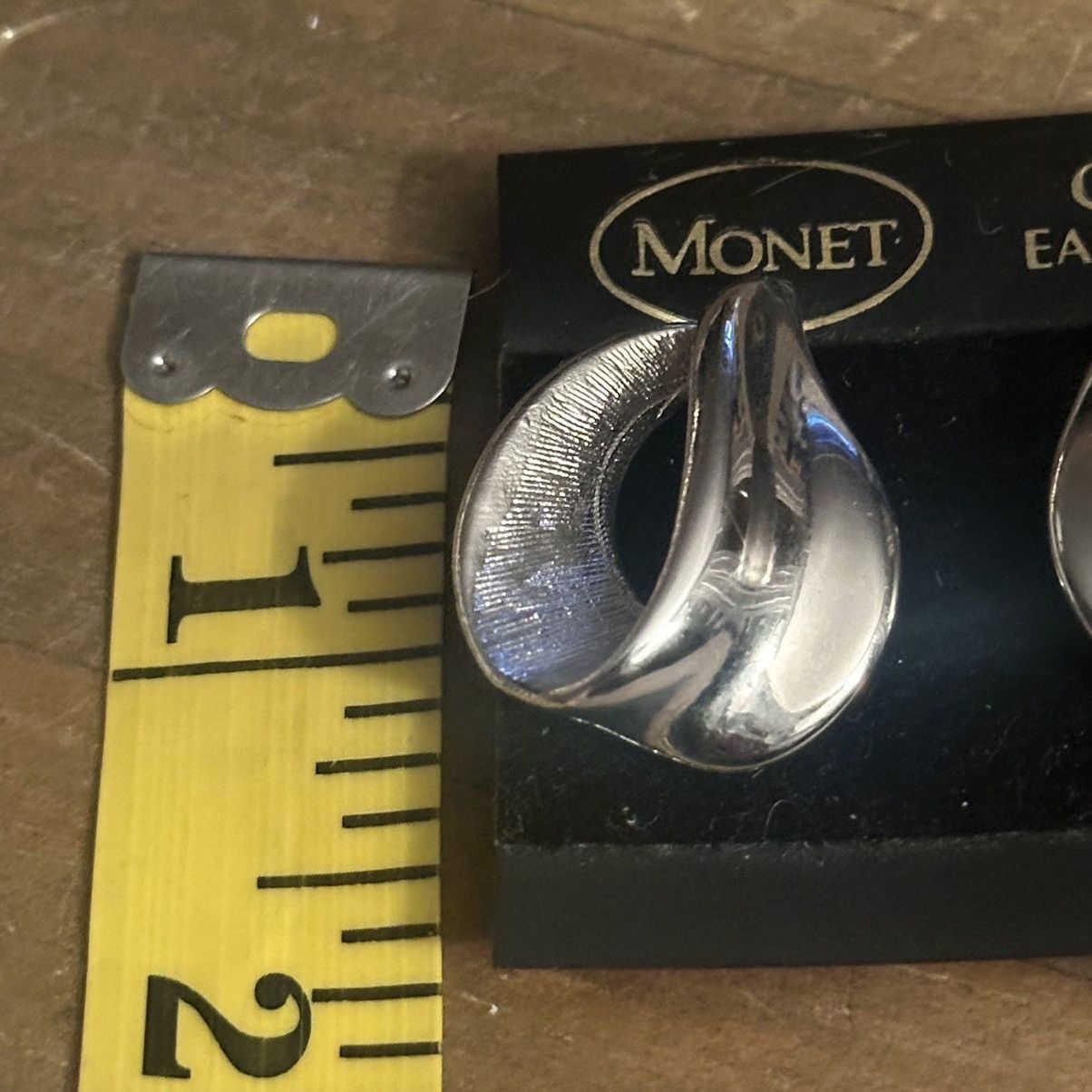 Monet × Vintage Vintage Monet silver swirl clip on earrings Size ONE SIZE - 2 Thumbnail