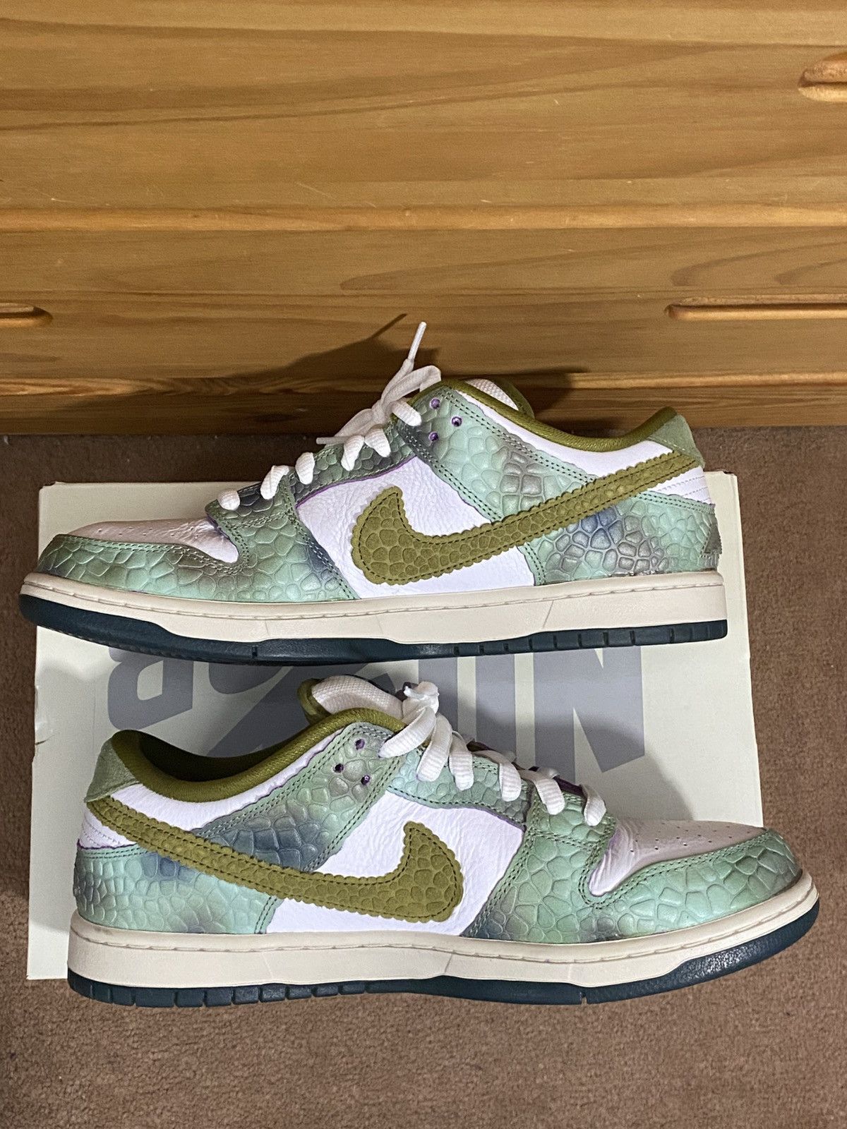 Nike SB Nike SB Dunk Low x Alexis Sablone Chameleon Size 11.5 Size US 11.5 / EU 44-45 - 3 Thumbnail