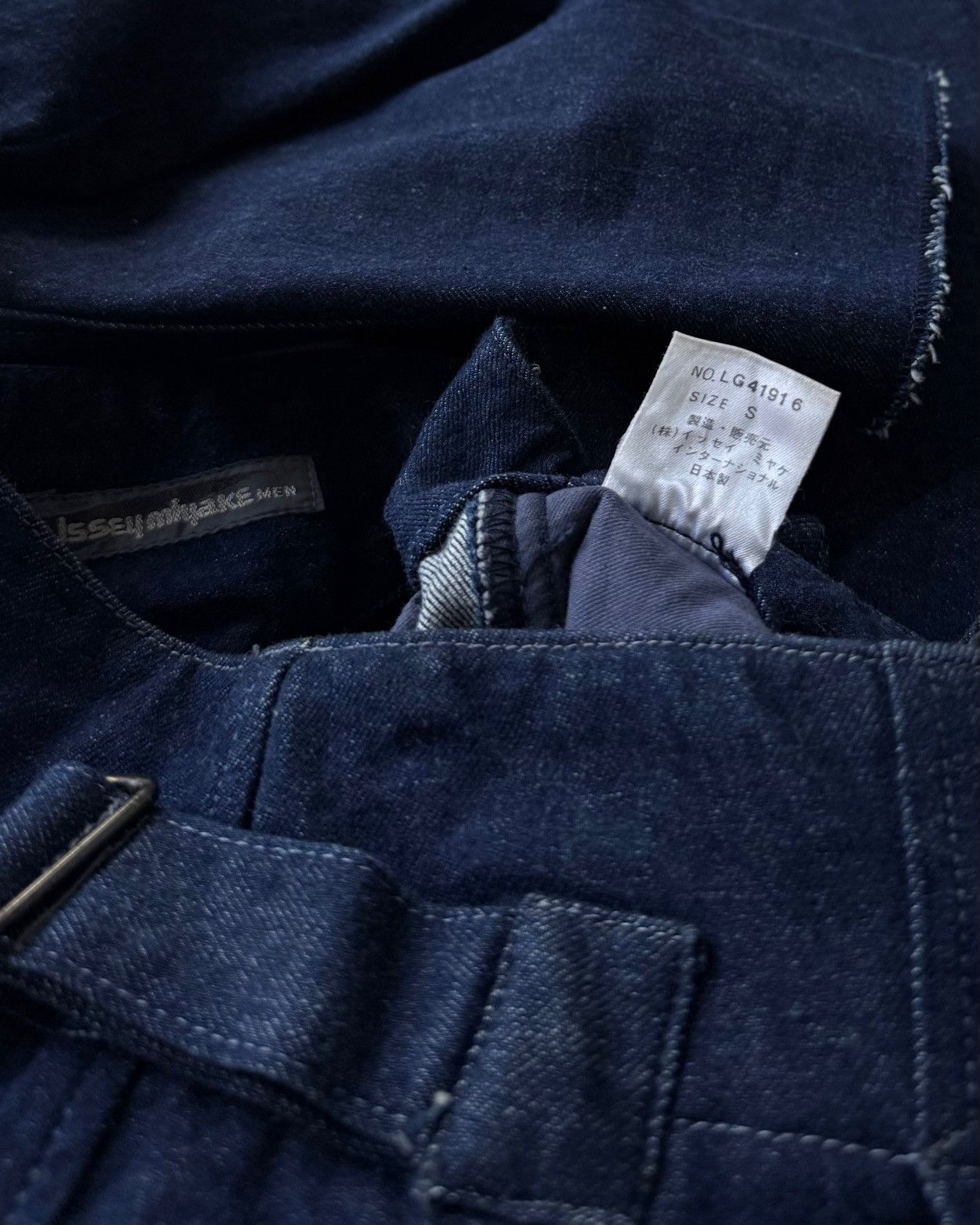 Issey Miyake VINTAGE80’s ISSEY MIYAKE MEN DENIM PLEATED SIDE BELT PANTS Size US 29 - 13 Thumbnail