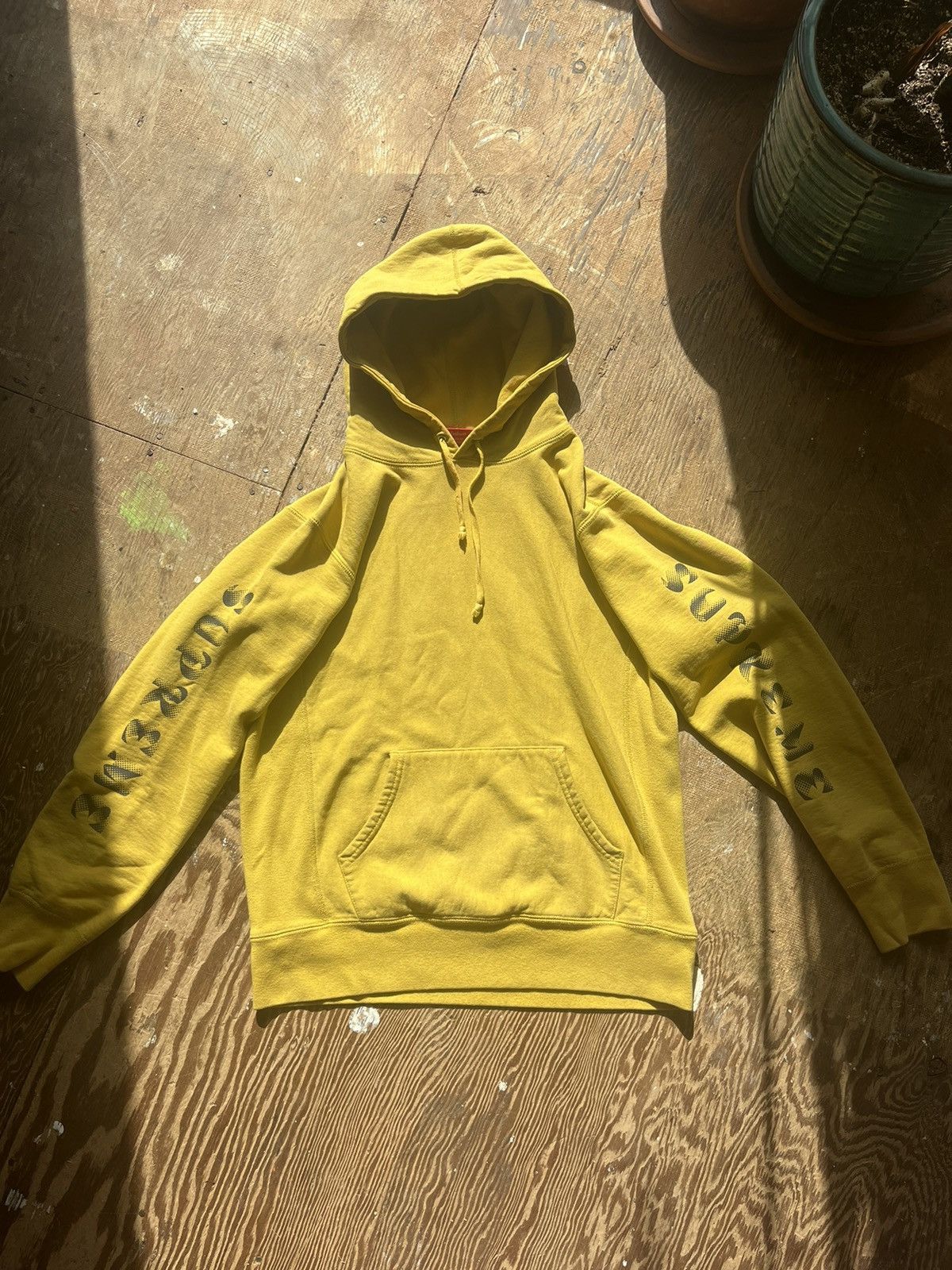 Supreme Supreme mustard gradient hoodie Size US M / EU 48-50 / 2 - 1 Thumbnail