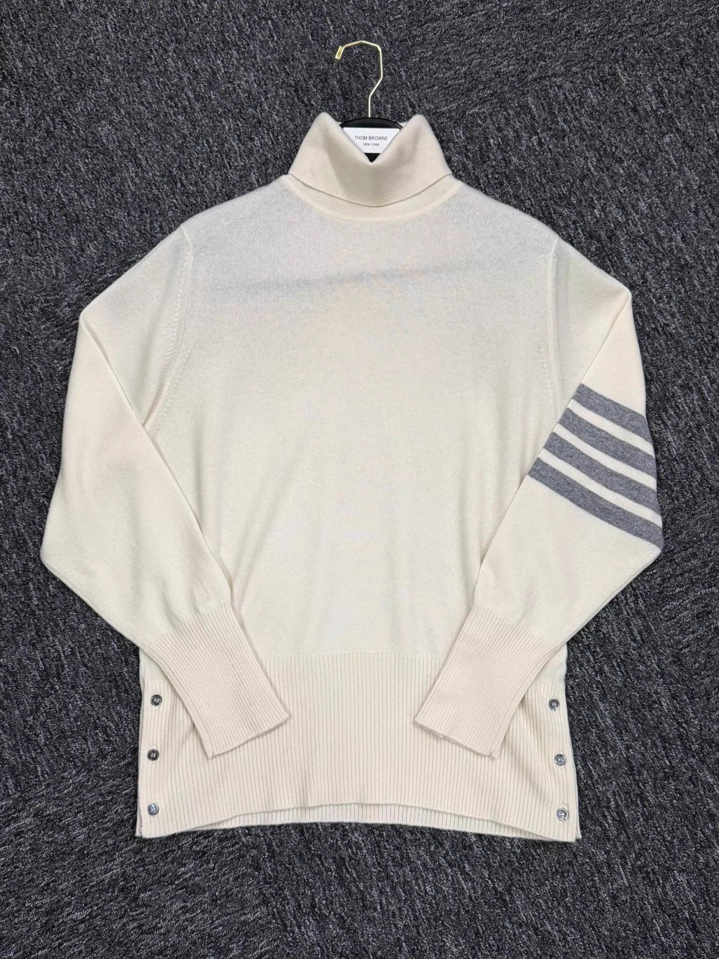 Thom Browne Thom Browne Men's 4-Bar Beige T-neck Cashmere Sweater Size US XXL / EU 58 / 5 - 3 Thumbnail