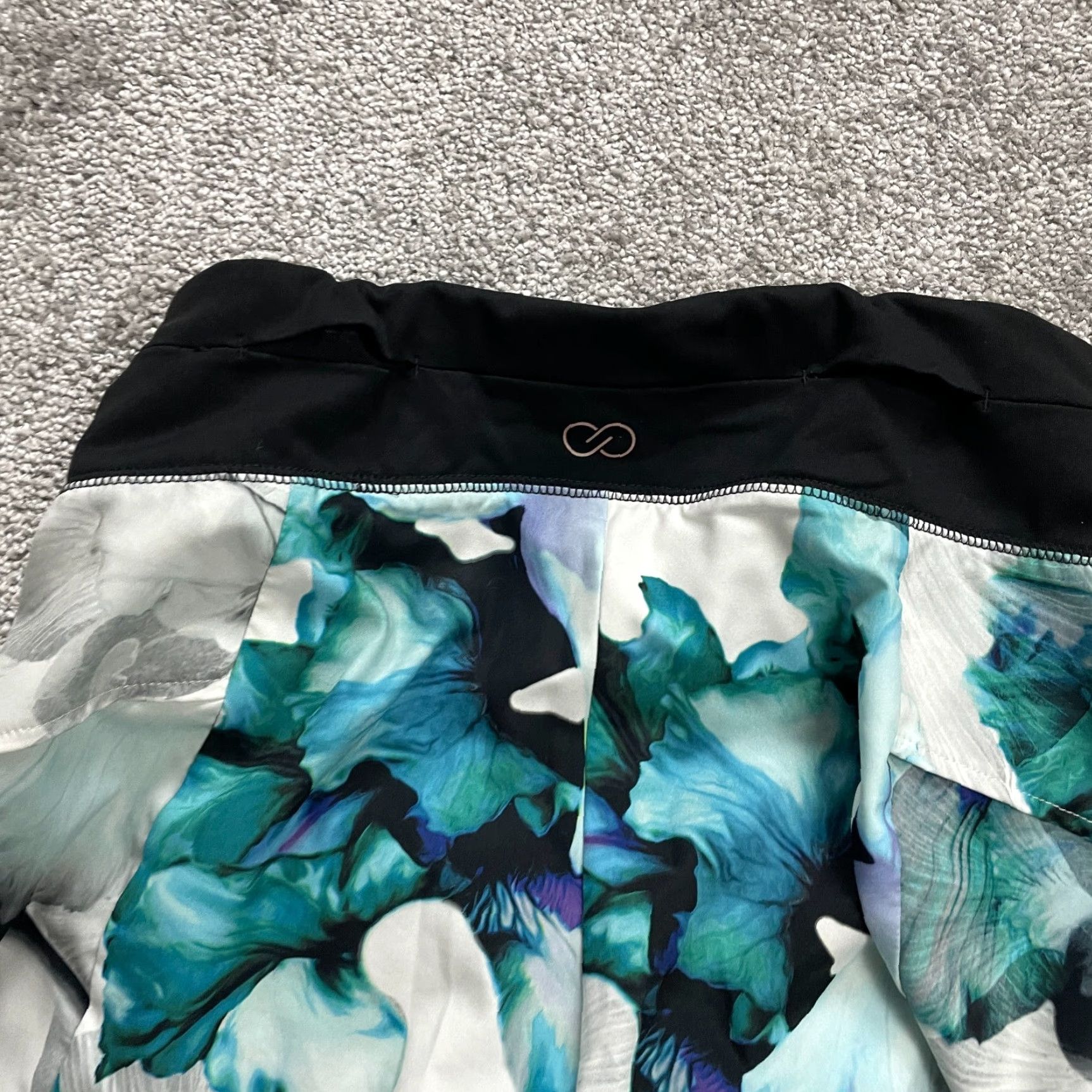 Vintage Calla By Carrie Underwood Active Shorts Womens XS Multi Floral Athletic Gym 26x3 Size 26" / US 2 / IT 38 - 3 Thumbnail