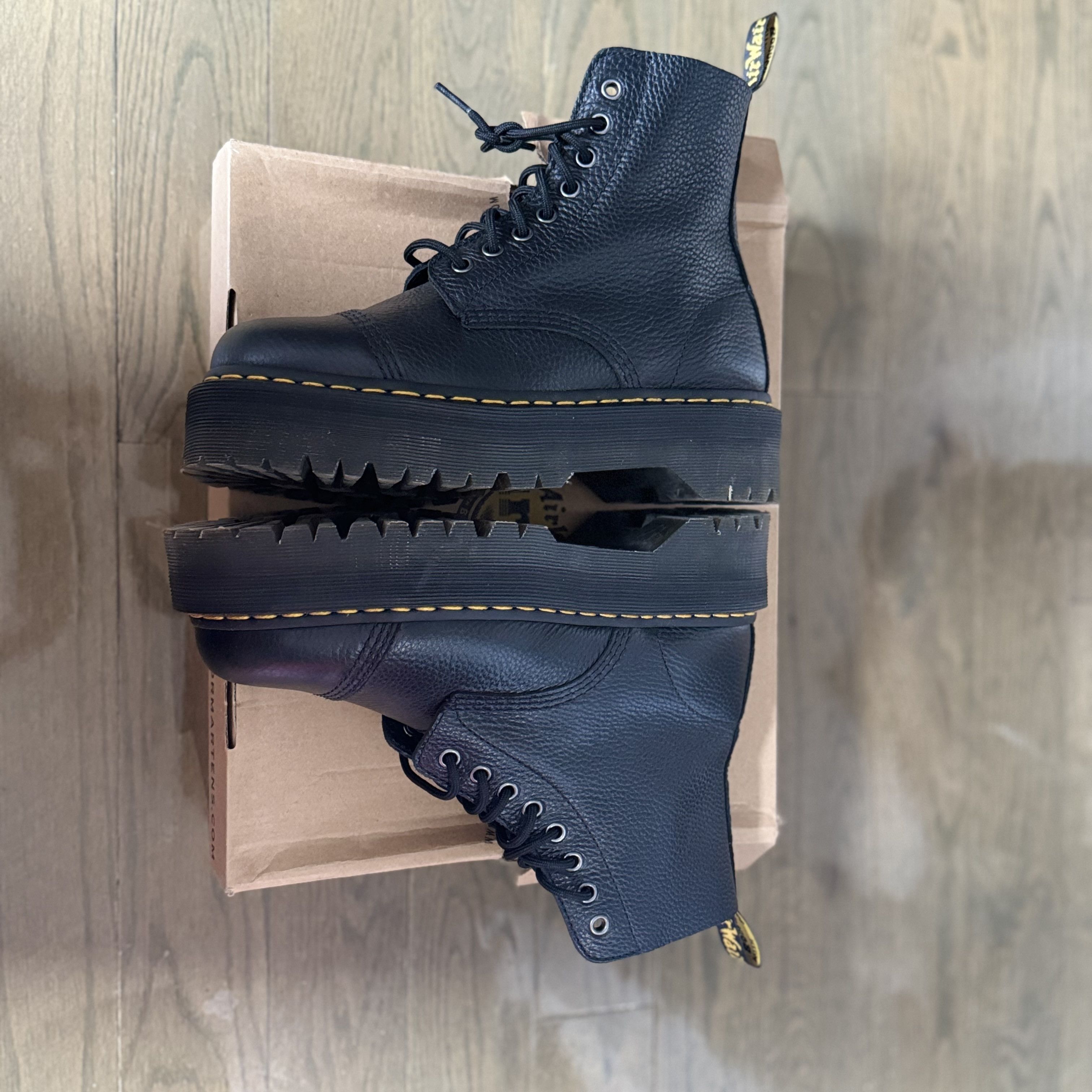 Dr. Martens BOOTS PLATEFORMES SINCLAIR EN CUIR MILLED NAPPA Size US 10 / EU 43 - 5 Thumbnail