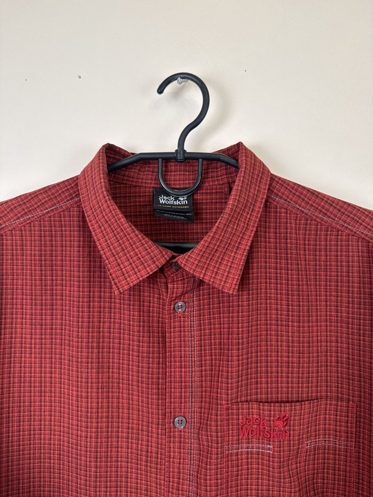 Jack Wolfskin Jack Wolfskin T shirt Shirt Button Up L Checked Casual Red 🏕️ Size US L / EU 52-54 / 3 - 15 Thumbnail